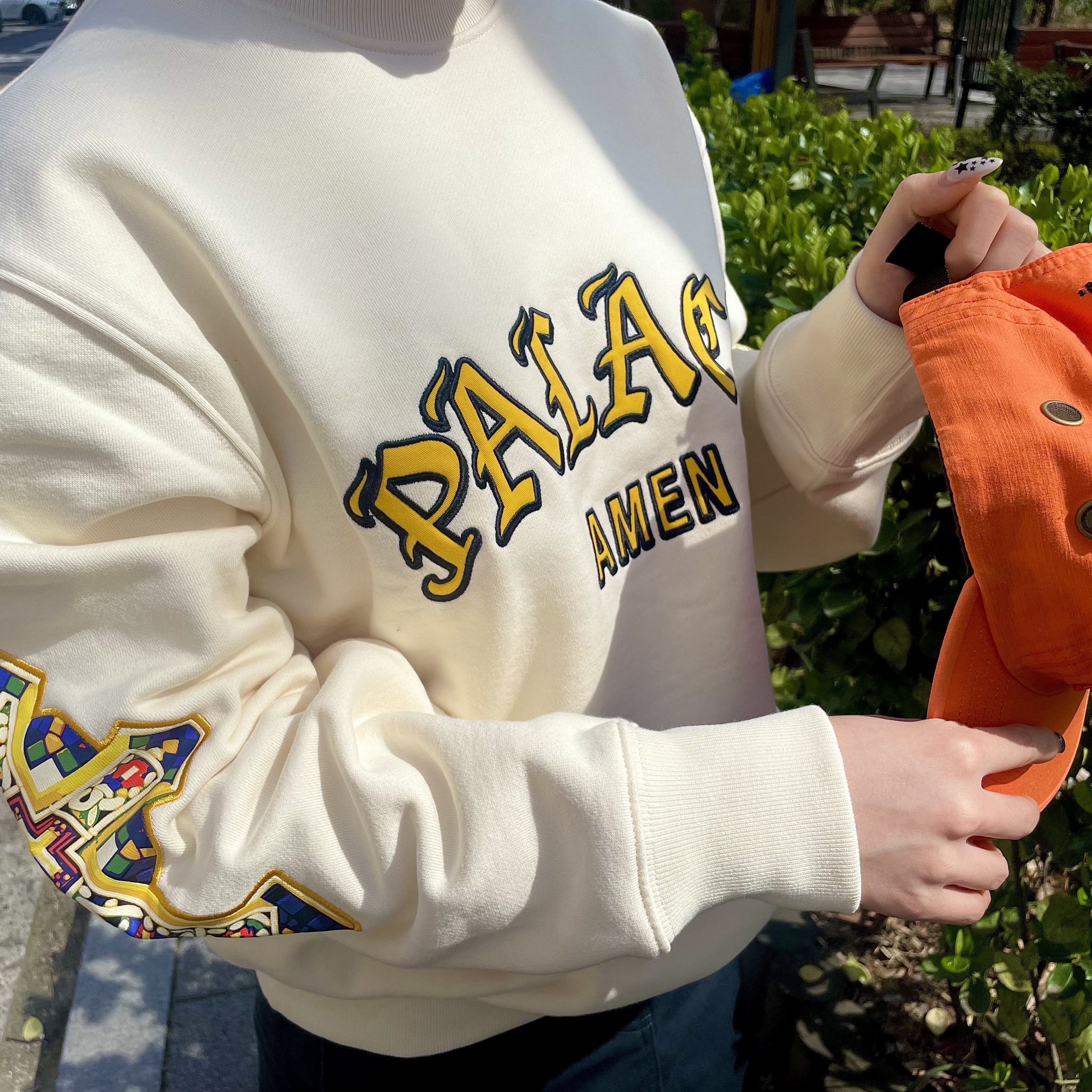 Palace Saints Crew Soft White - 24SS, Supreme Military Camp Cap Orange - 24SS 착용 스타일 - 2