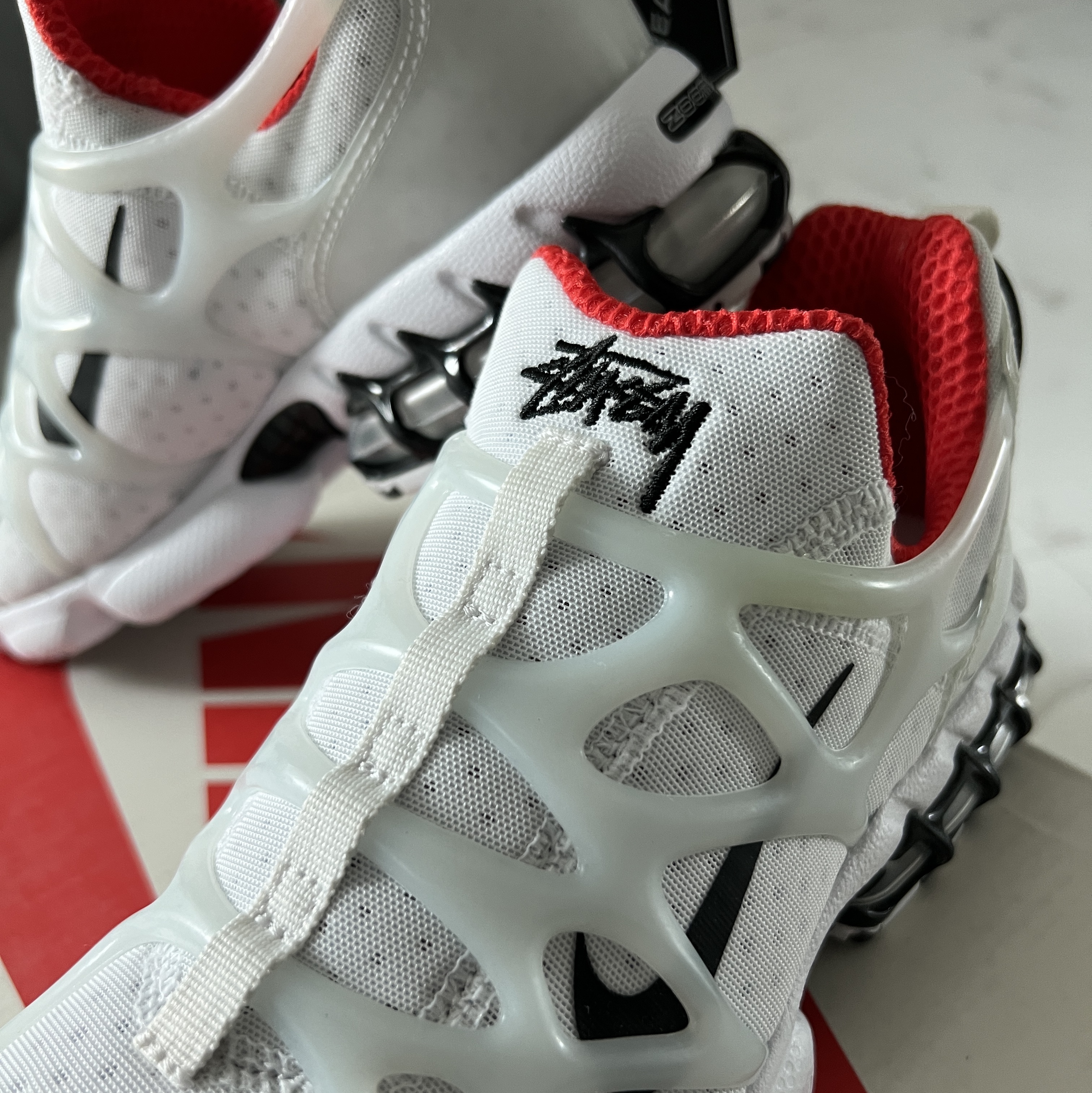 Nike x Stussy Air Zoom Spiridon Kukini White 착용 스타일 - 2