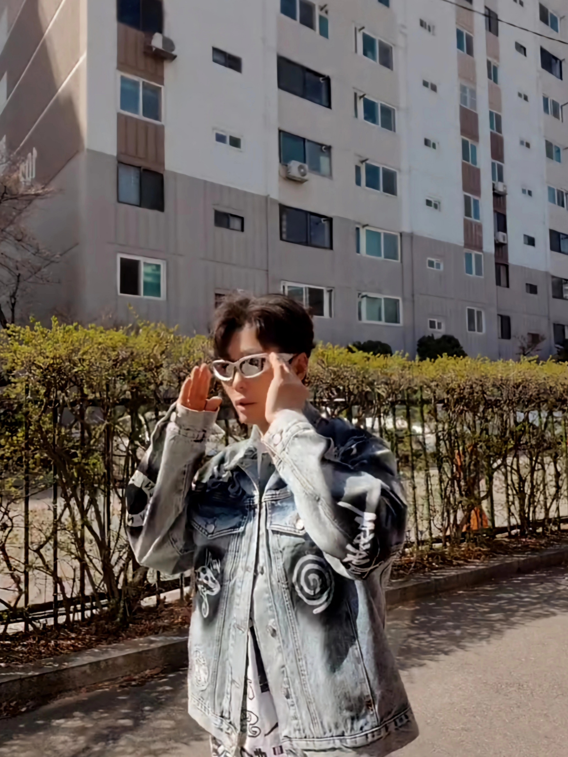 Stussy x Dries Van Noten Hand Stencilled Denim Jacket Washed Blue, Stussy x Dries Van Noten Hand Stencilled Jean Washed Blue 착용 스타일 - 7