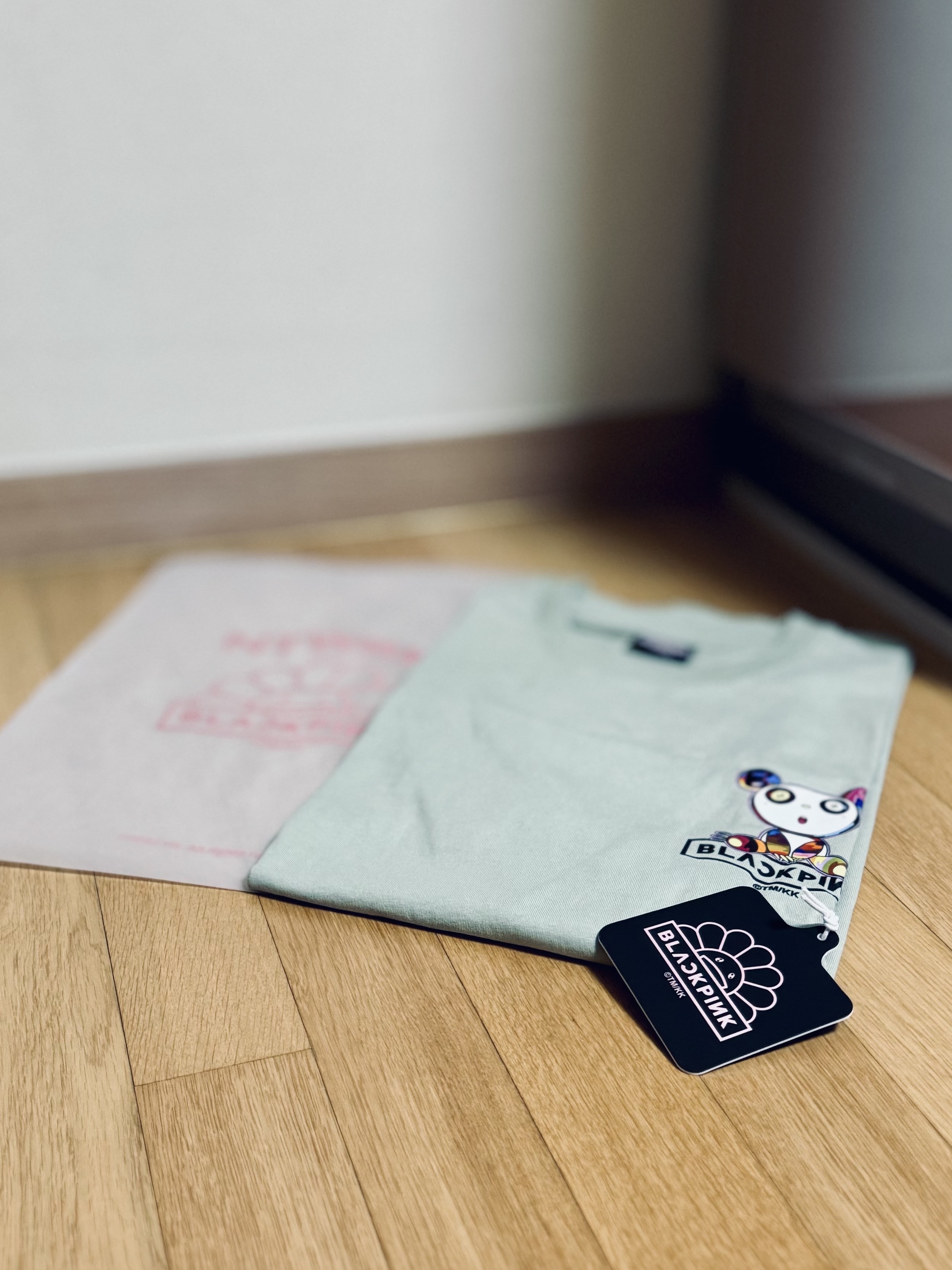 Kaikai Kiki x Blackpink Signature T-Shirt Seafoam 착용 스타일