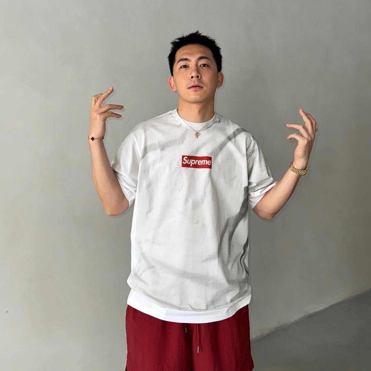 Supreme x MM6 Maison Margiela Split Varsity Jacket Multicolor - 24SS, Supreme x MM6 Maison Margiela Box Logo T-Shirt White - 24SS 착용 스타일 - 4