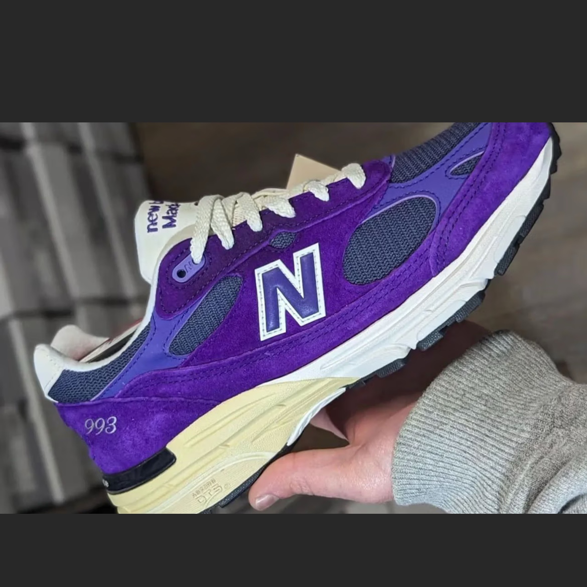 New Balance 993 Made in USA Chive Sea Salt, New Balance 993 Made in USA Purple Interstellar 착용 스타일 - 3