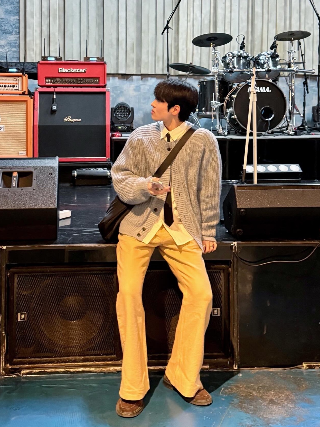 STU 24 Spring Flared Cotton Pants Beige, STU Suede Peny Loafers Brown 착용 스타일 - 3