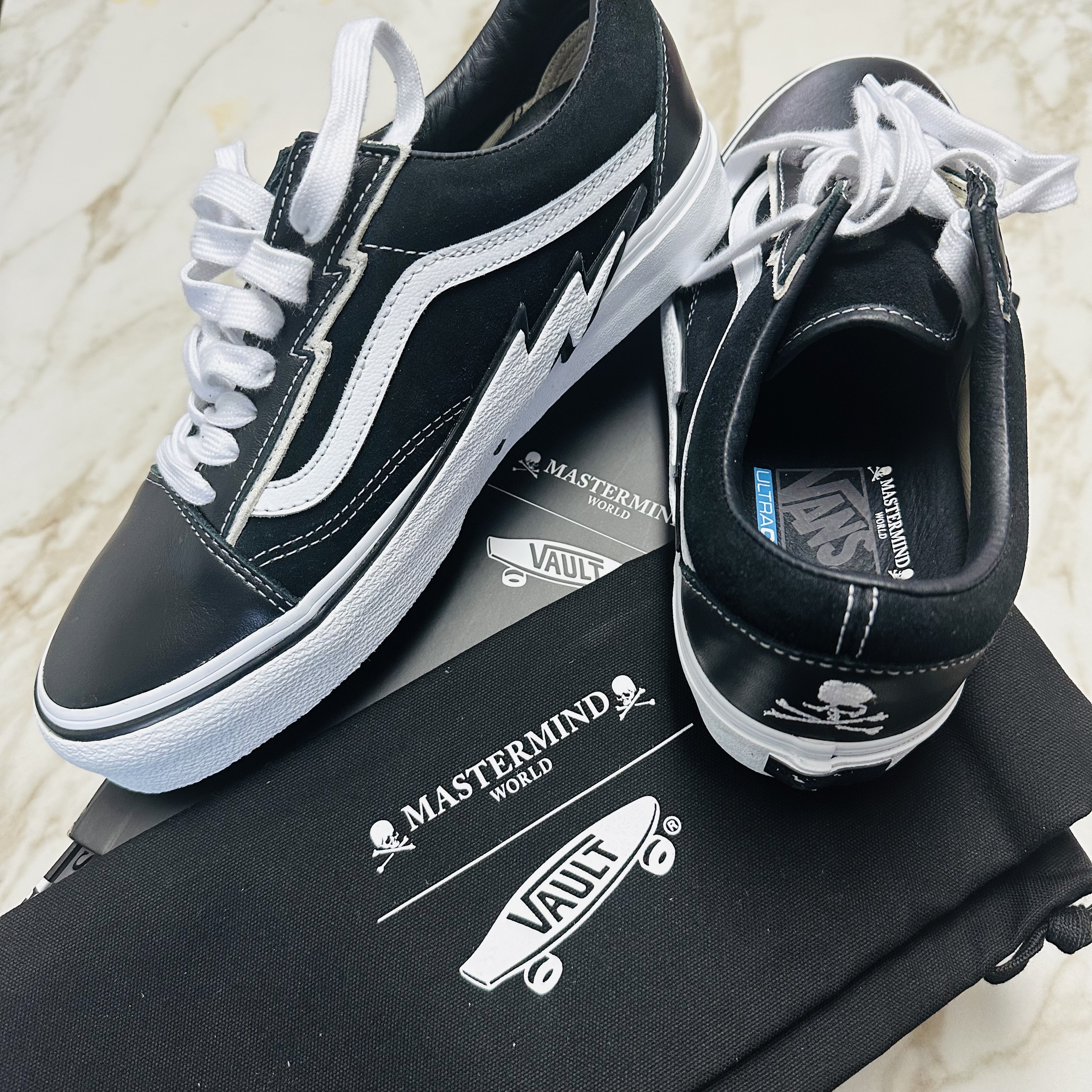 Vans Vault x Mastermind World Old Skool Bolt Black 착용 스타일 - 1