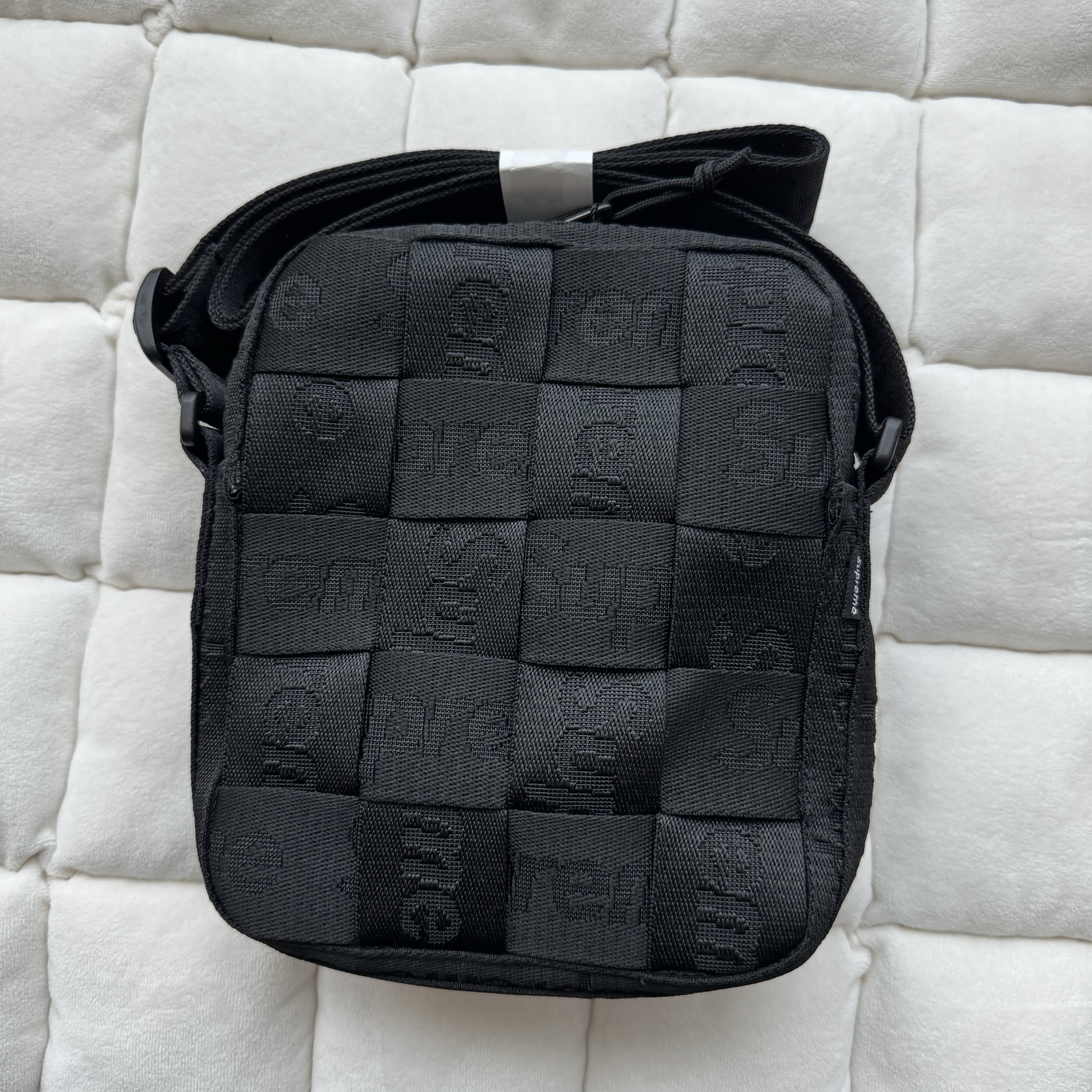 Supreme Woven Shoulder Bag Black - 23SS 착용 스타일