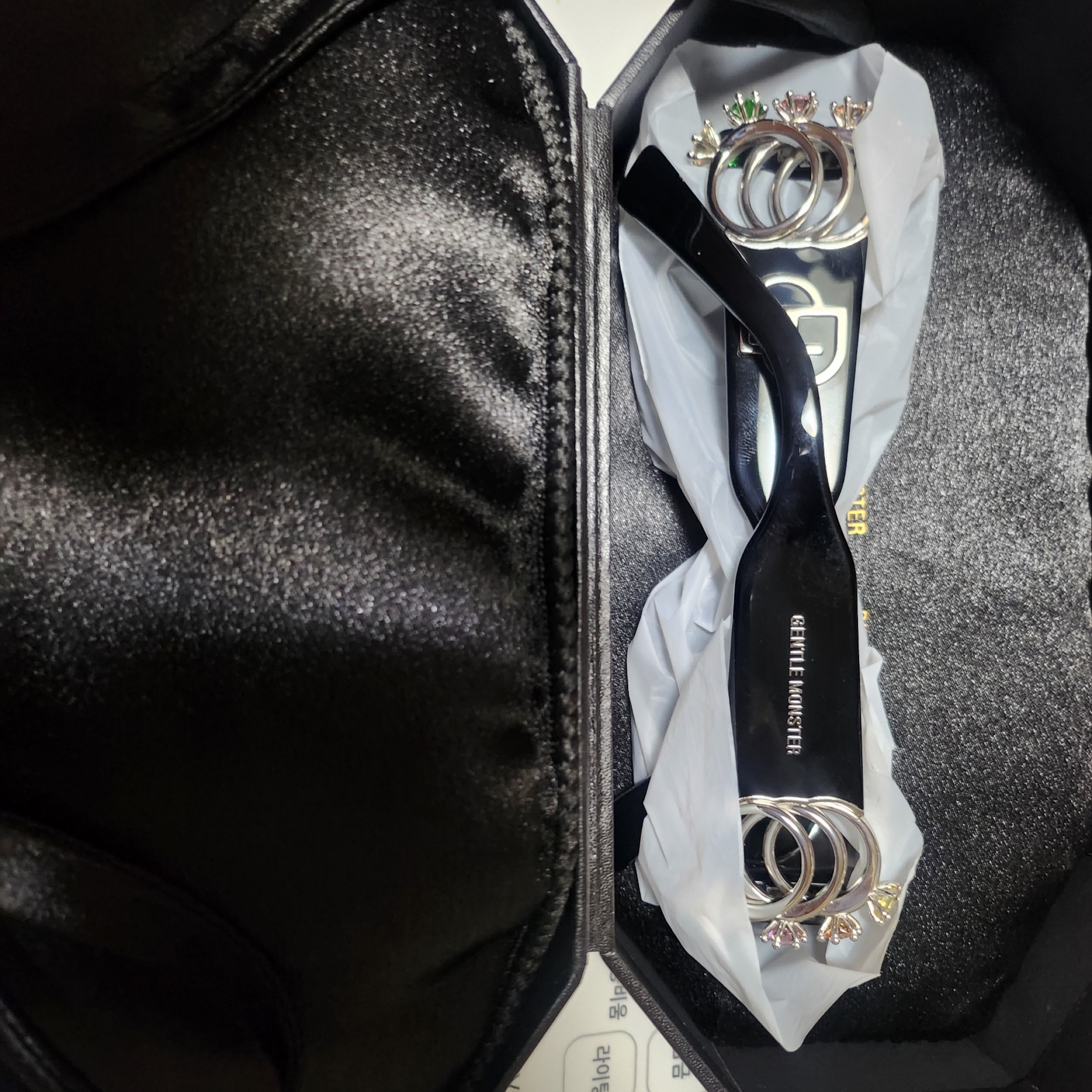 Gentle Monster x D'heygere Rings 01 Black 착용 스타일