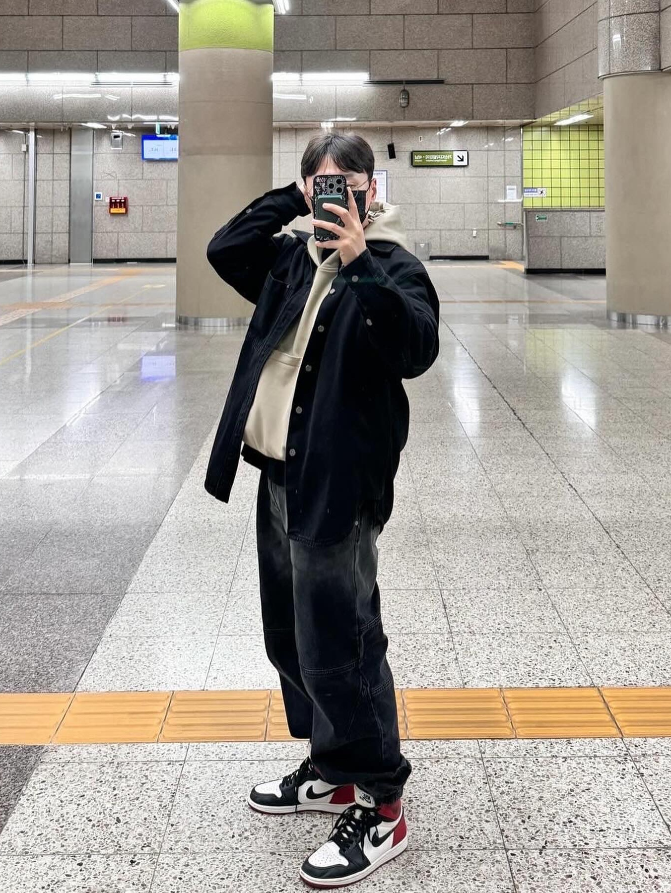 Wooyoungmi Embossing Back Logo Denim Shirt Black - 22SS, Jordan 1 Retro High OG Black Toe 2016 착용 스타일 - 1