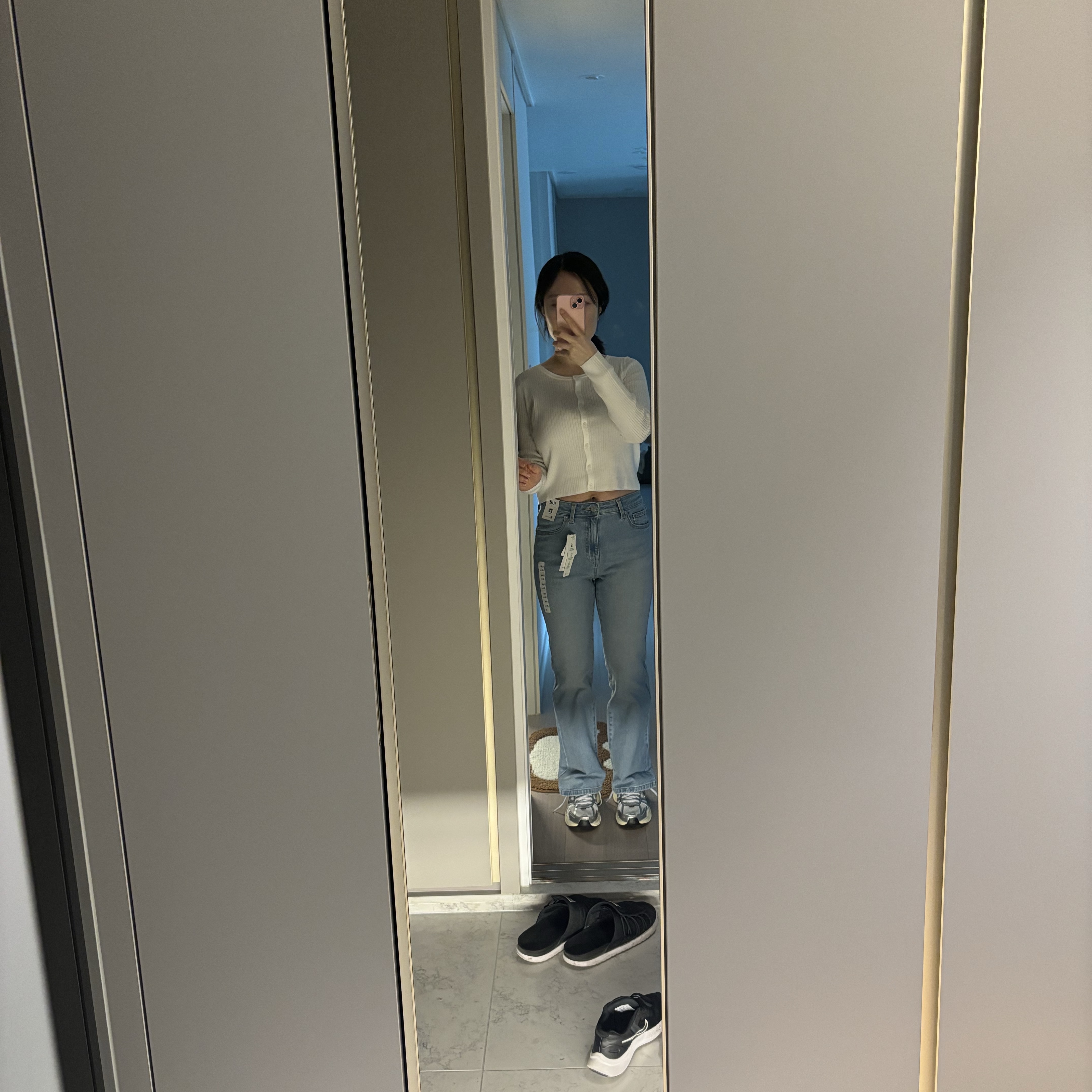Nike V2K Run Summit White Metallic Silver 착용 스타일