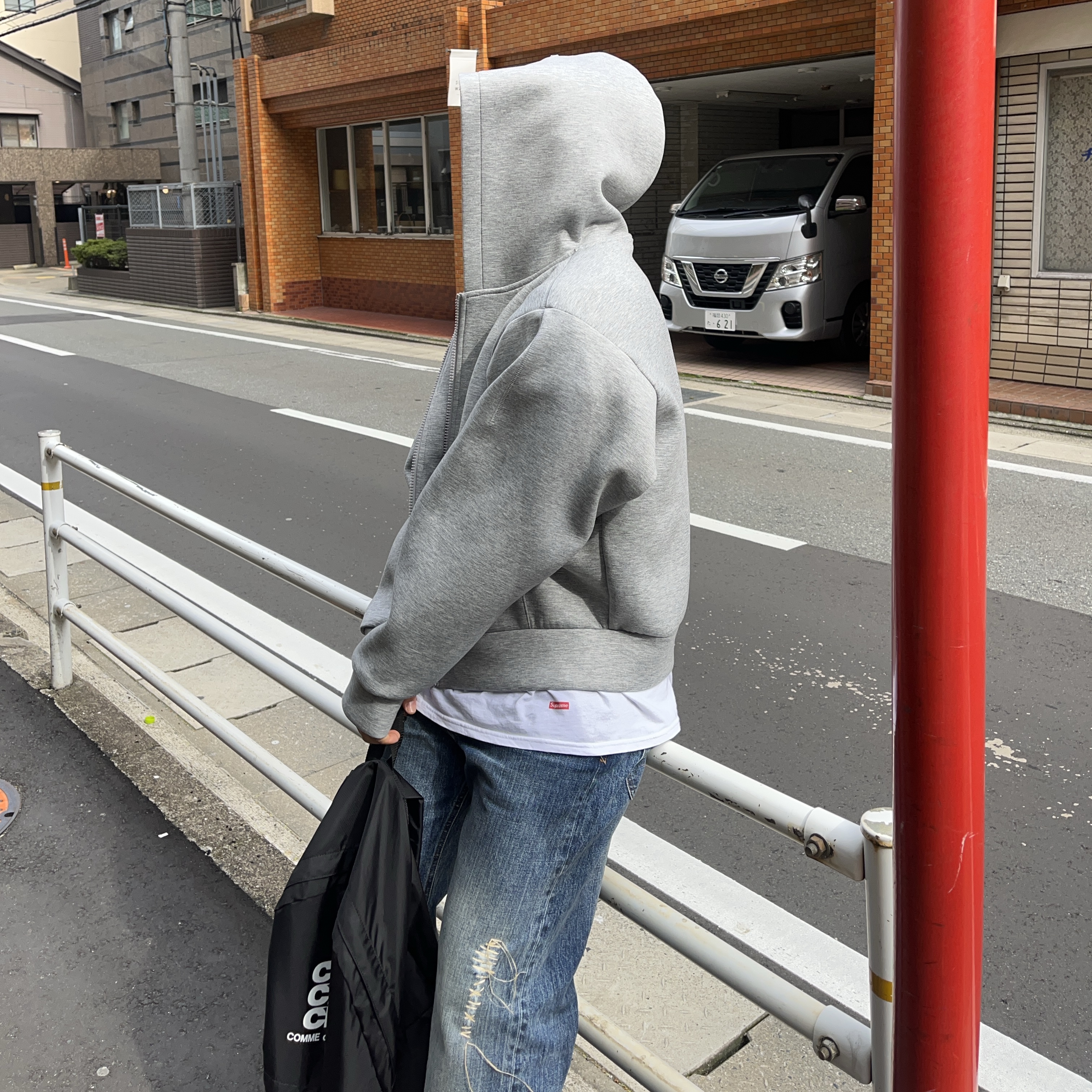 CDG Backpack Black 착용 스타일