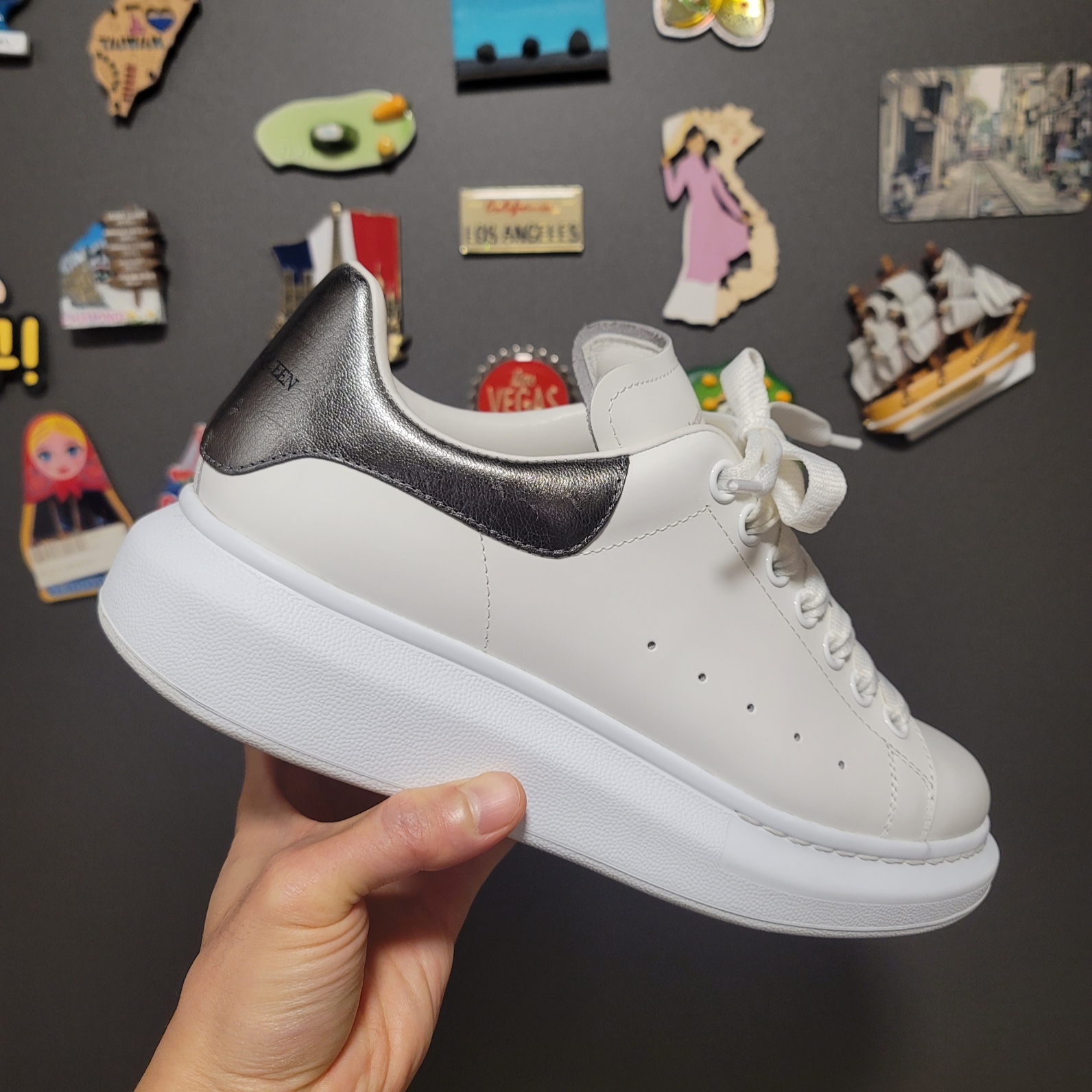 (W) Alexander McQueen Oversized Sneakers White Black Pearl 착용 스타일