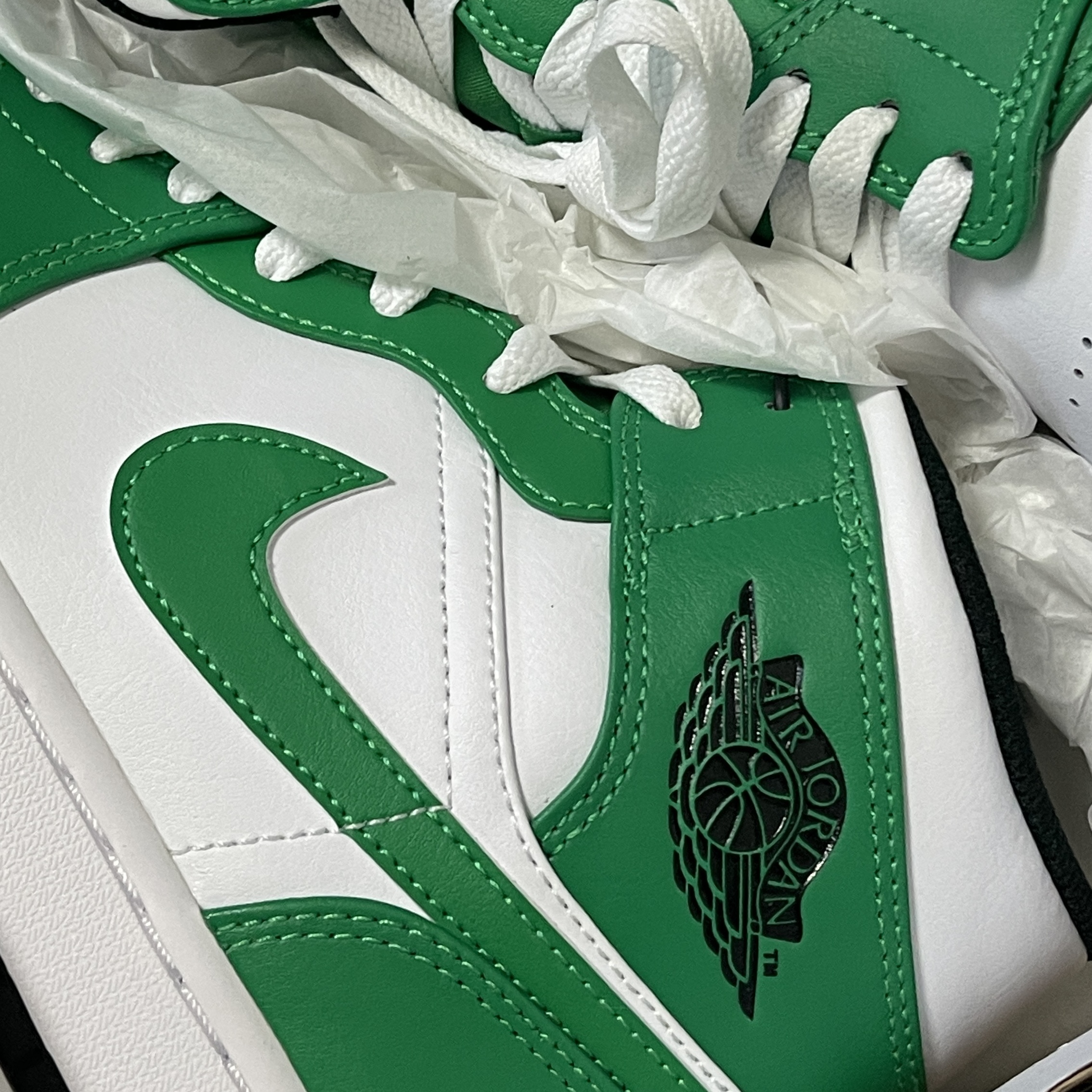 Jordan 1 Mid Lucky Green 착용 스타일 - 2