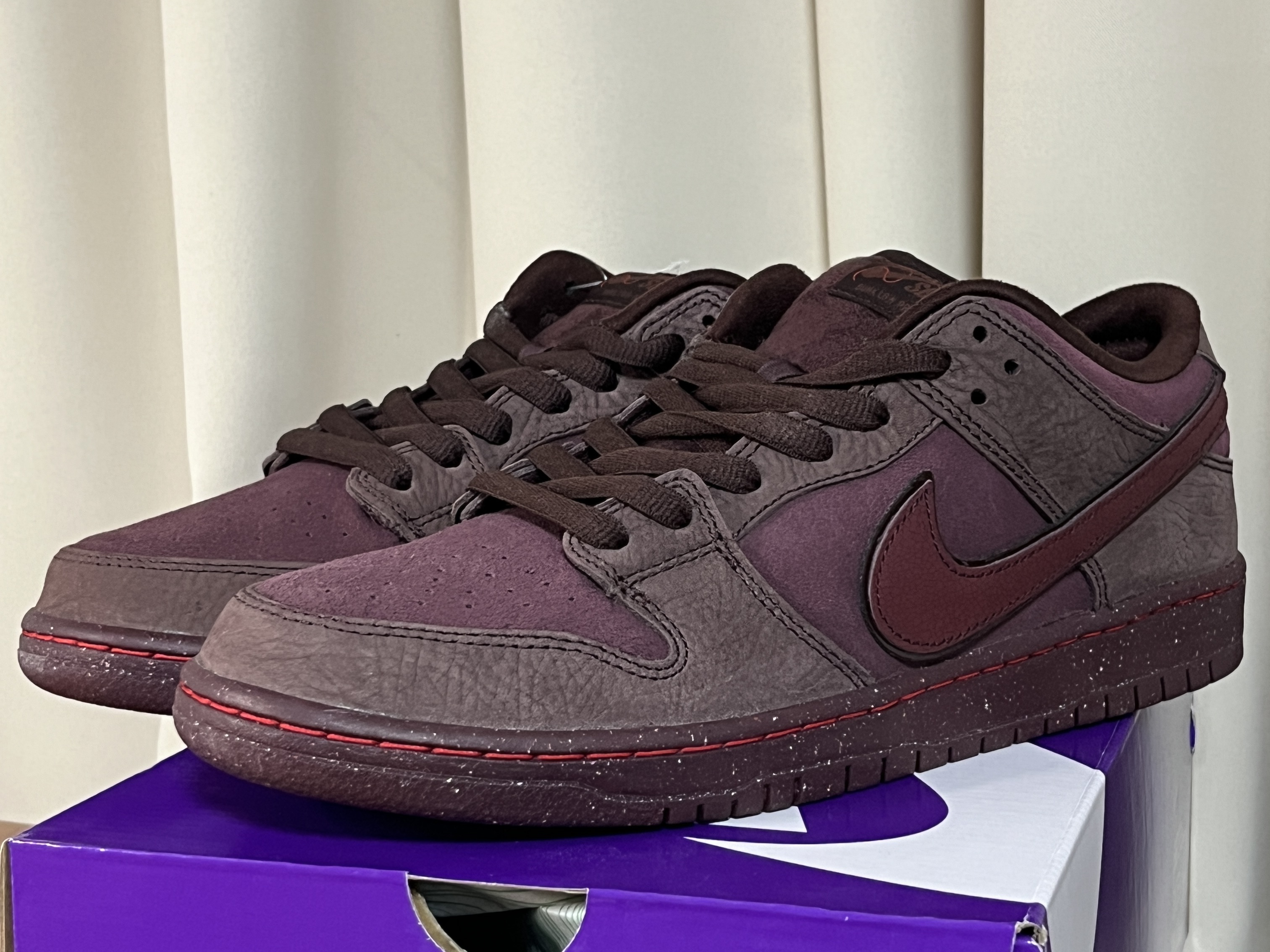 Nike SB Dunk Low PRM Burgundy Crush 착용 스타일