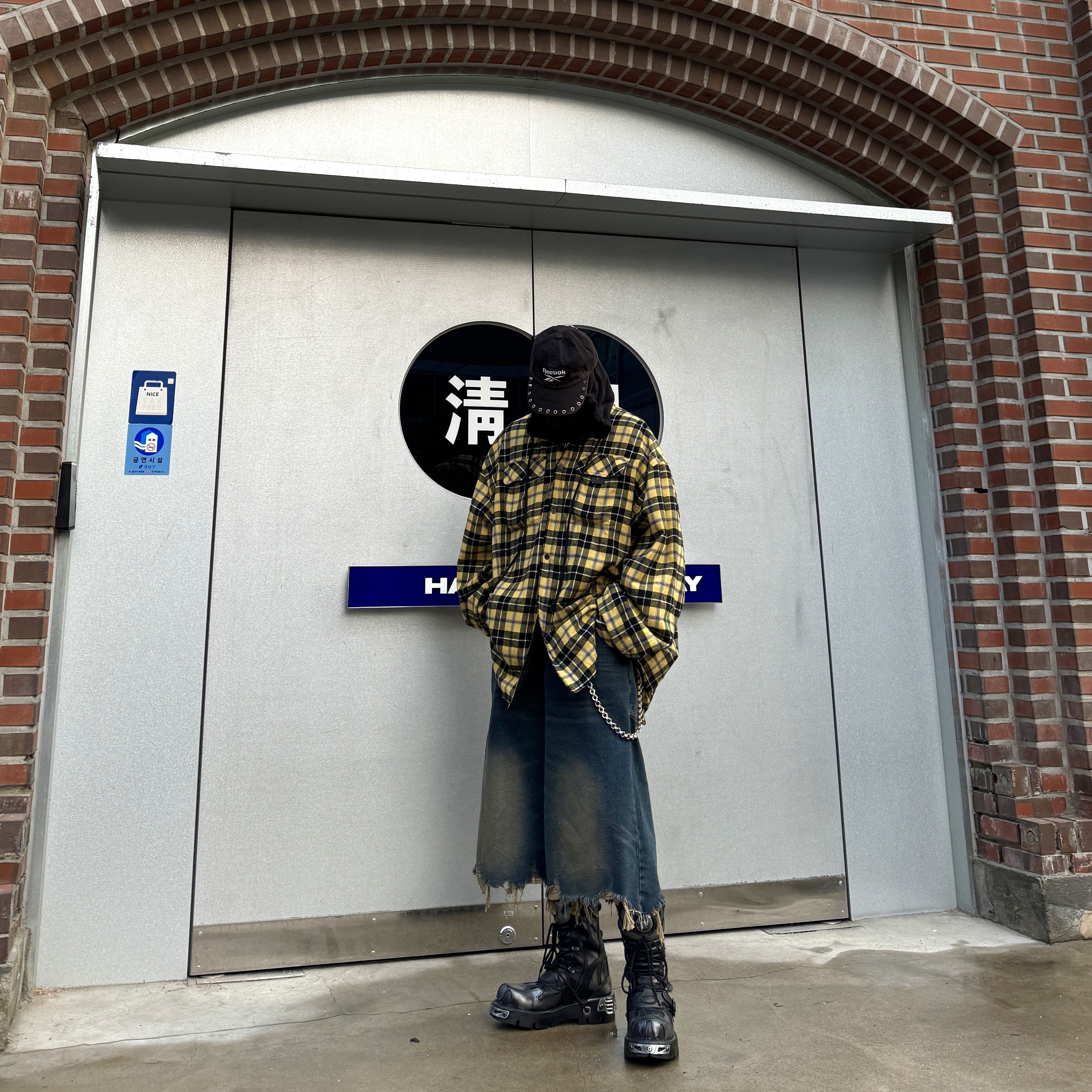 Project G/R Reversible Hoodie Check Shirts Black Yellow, New Rock x Jaded London Scar Reactor Boots Black 착용 스타일 - 1