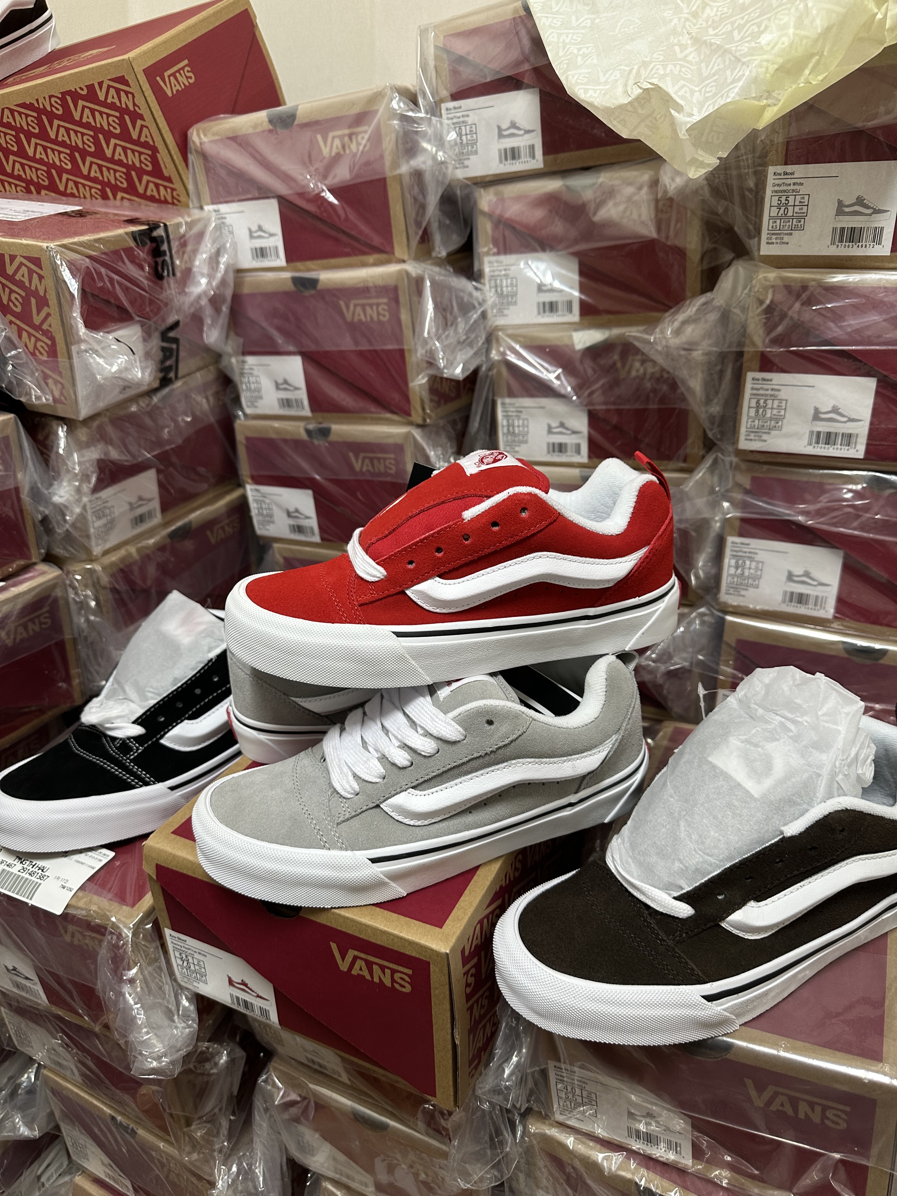 Vans Knu-Skool Gray True White, Vans Knu-Skool Black True White 착용 스타일
