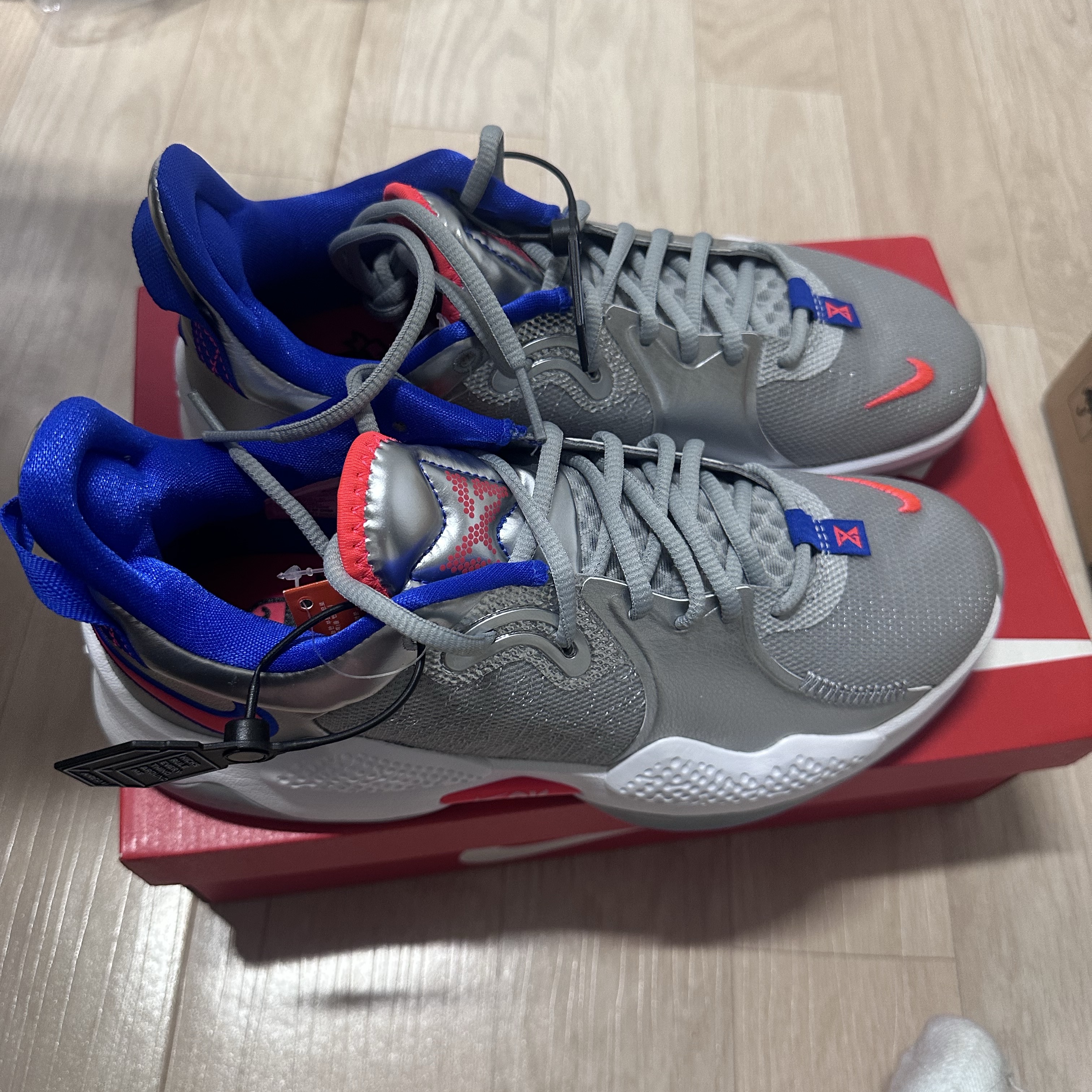 Nike PG 5 EP Clippers Metallic Silver 착용 스타일