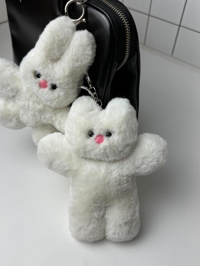Lelbobrown Little Cat Keyring Shiro Clear, Lelbobrown Bunny Keyring Snow 착용 스타일