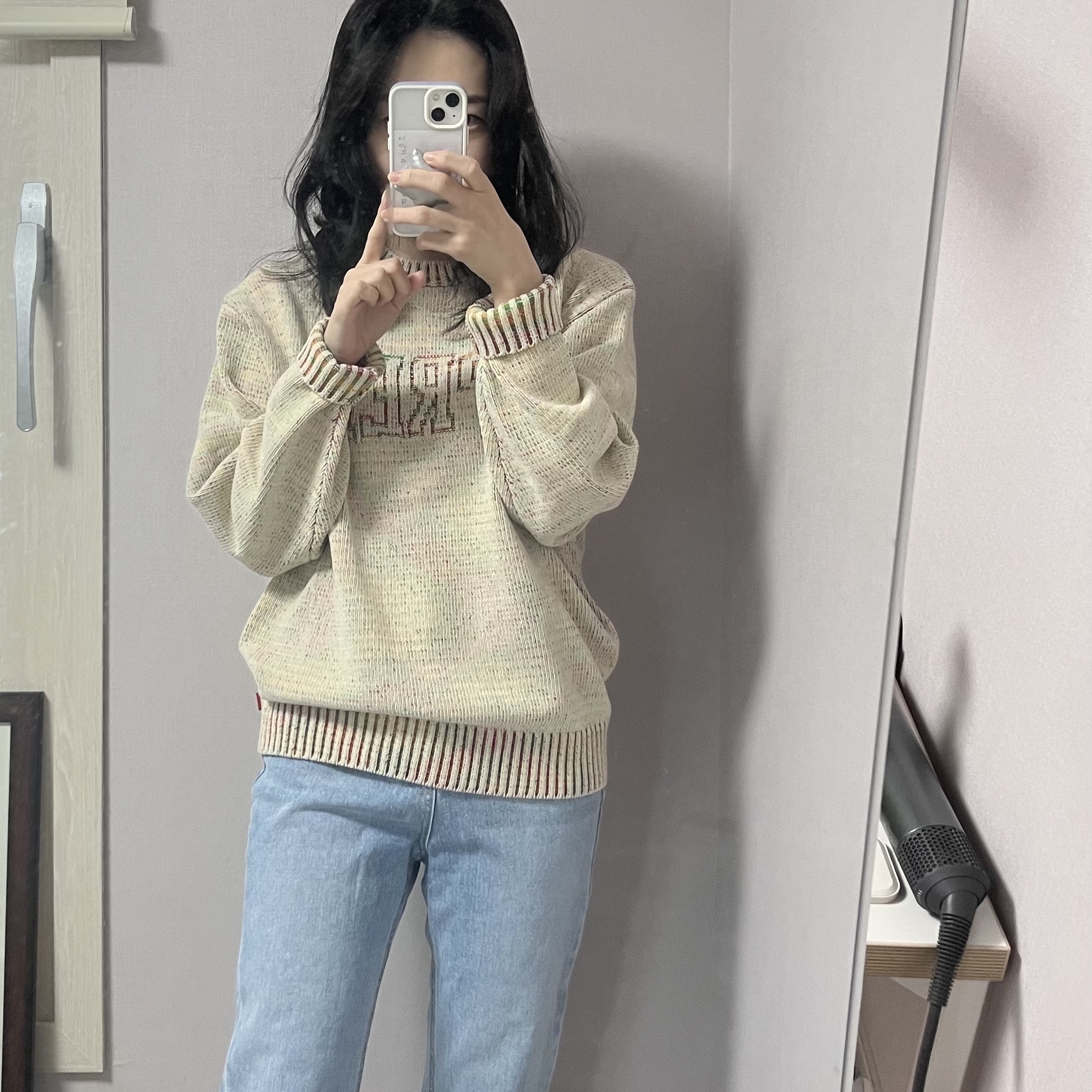 Supreme Contrast Arc Sweater White - 24SS 착용 스타일 - 1