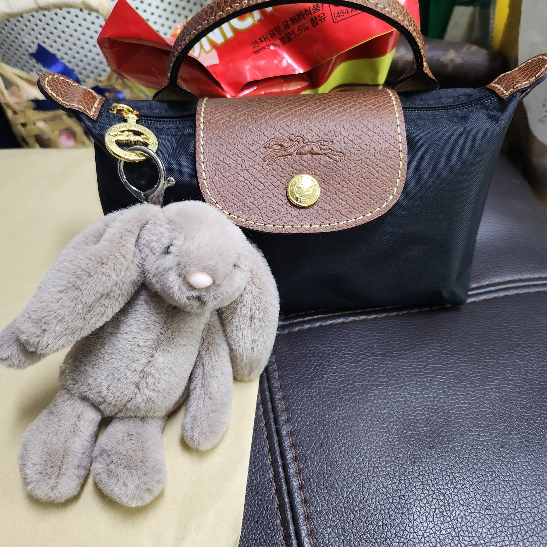 Longchamp Le Pliage Original Handle Pouch Black 착용 스타일