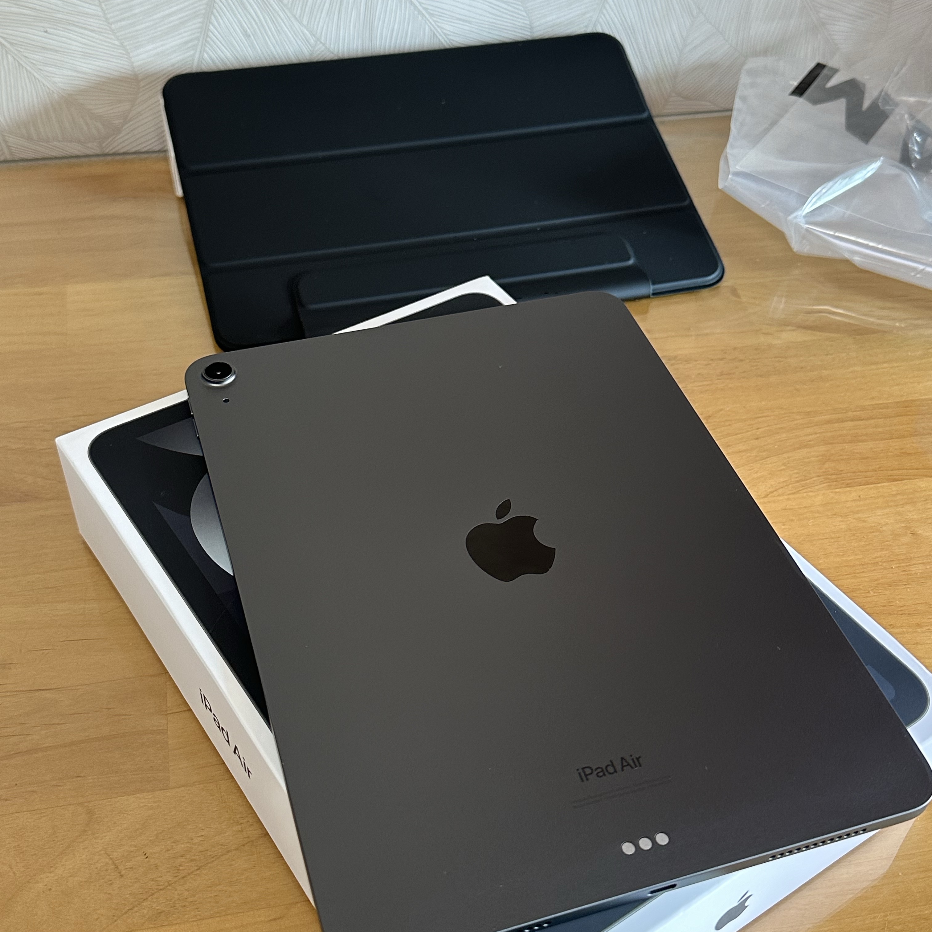 Apple iPad Air 5th Gen Wifi 64GB Space Gray (Korean Ver.) 착용 스타일