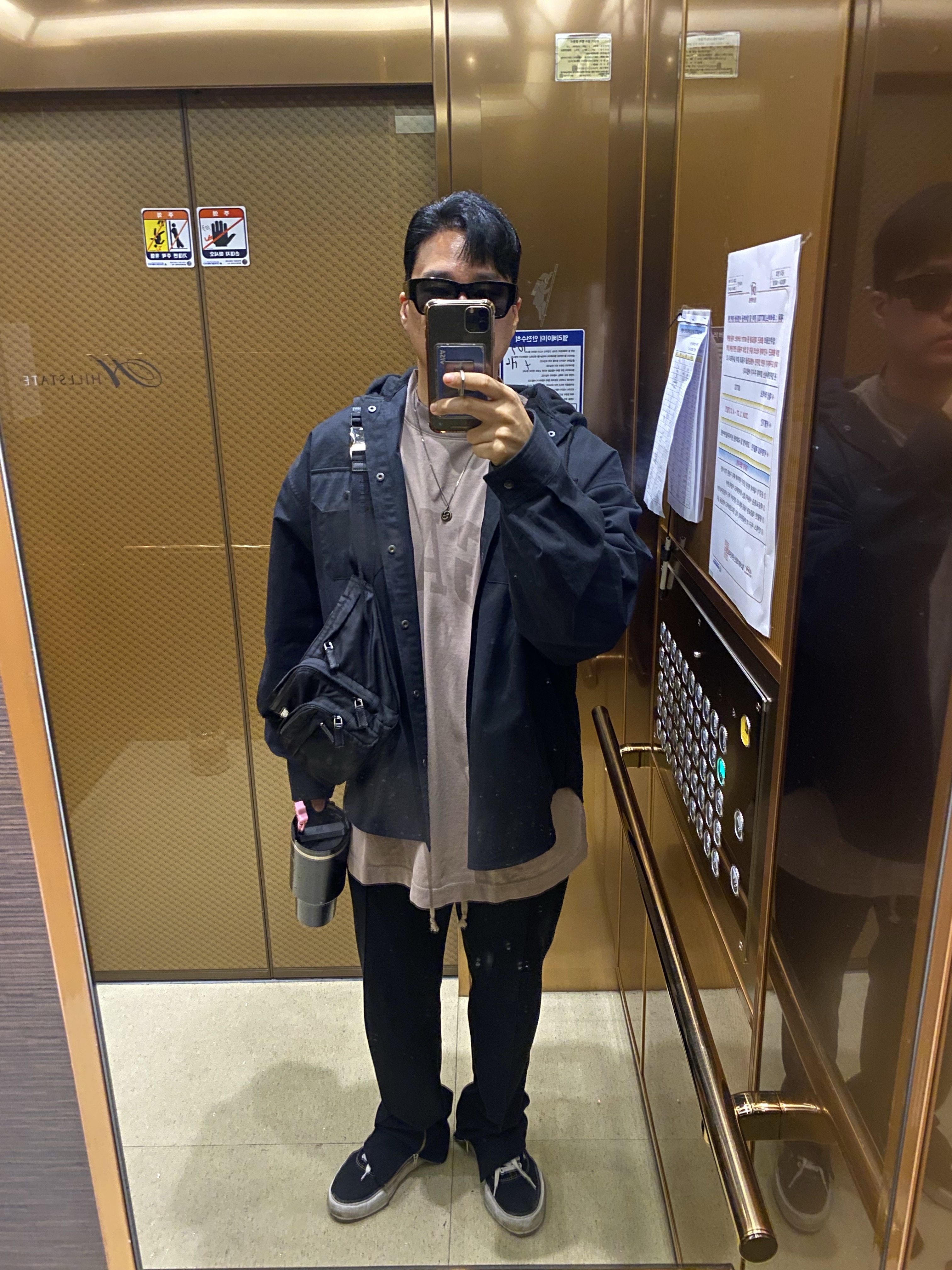 Yeezy Gap Engineered By Balenciaga Dove Long Sleeve T-Shirt Beige, Maison Mihara Yasuhiro Baker OG Sole Canvas Low Cut Sneakers Black 착용 스타일