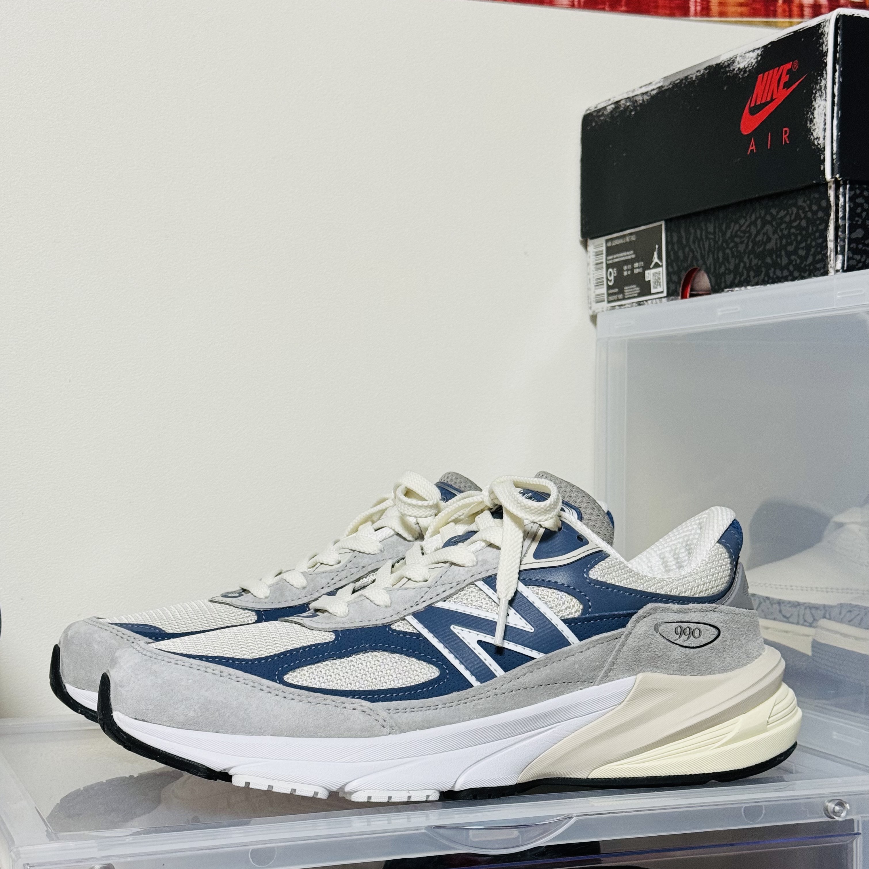 New Balance 990v6 Made in USA Gray Suede 착용 스타일 - 1