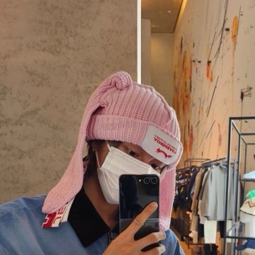 Charles Jeffrey Loverboy Chunky Rabbit Beanie Pink 착용 스타일