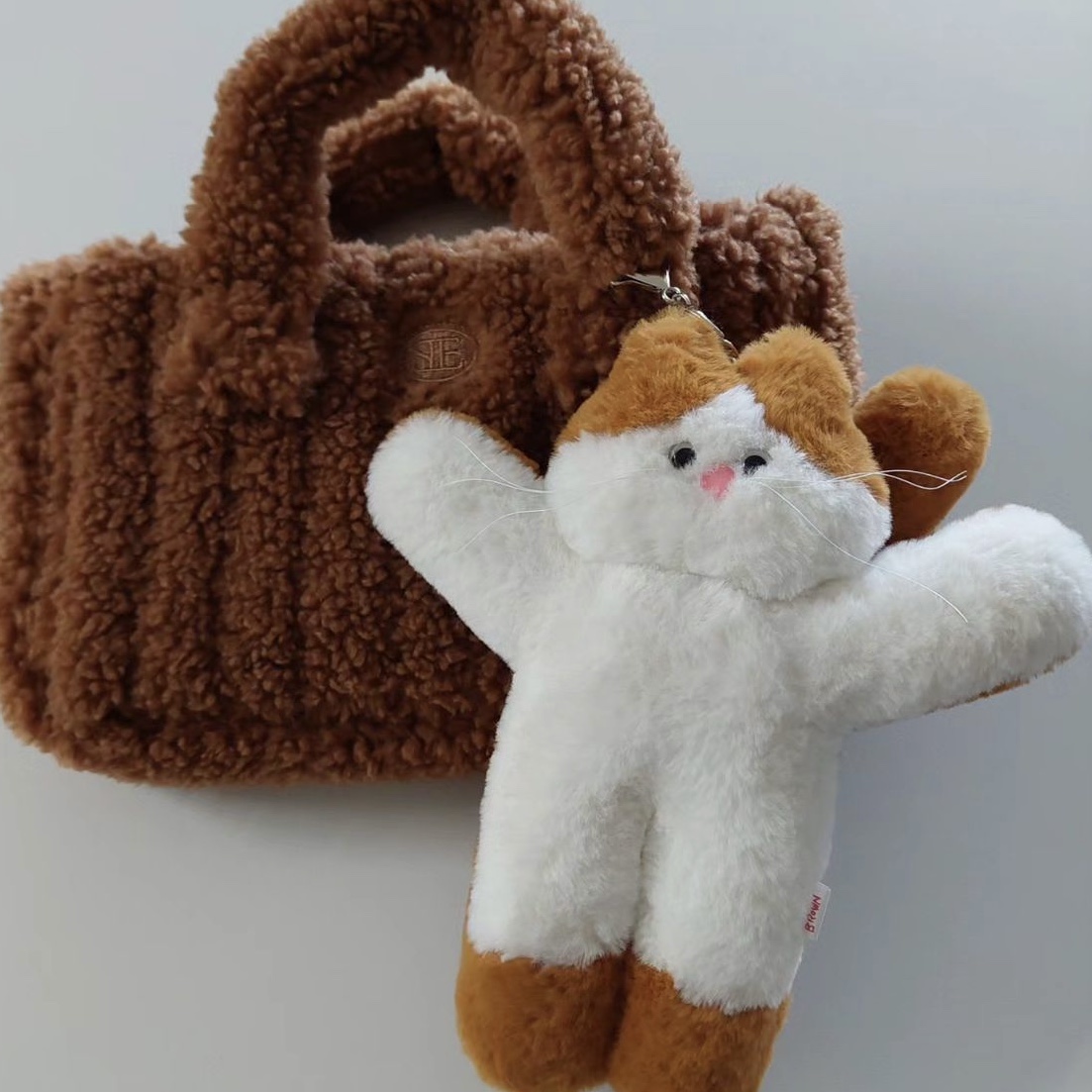 Lelbobrown Little Cat Keyring Cheese Pongdang 착용 스타일