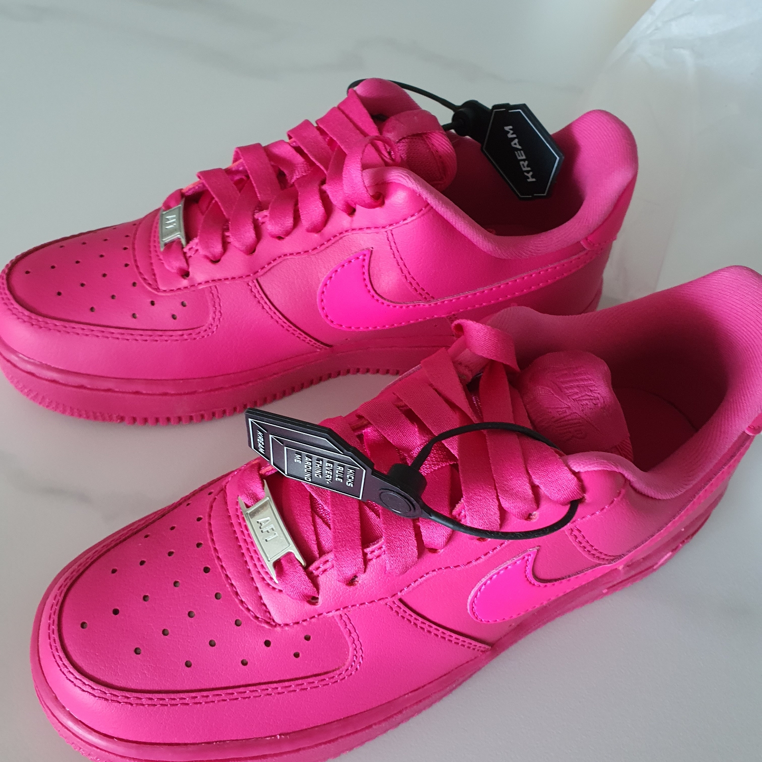 (W) Nike Air Force 1 '07 Fireberry Fierce Pink 착용 스타일