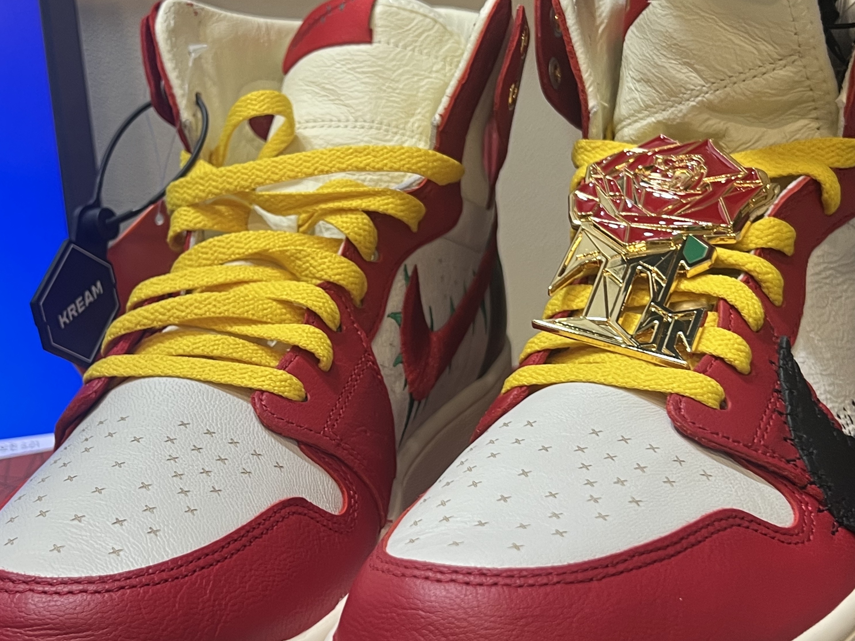 Jordan x Teyana Taylor Cushioned Crew Socks White, (W) Jordan 1 x Teyana Taylor Zoom CMFT 2 Gym Red 착용 스타일 - 3