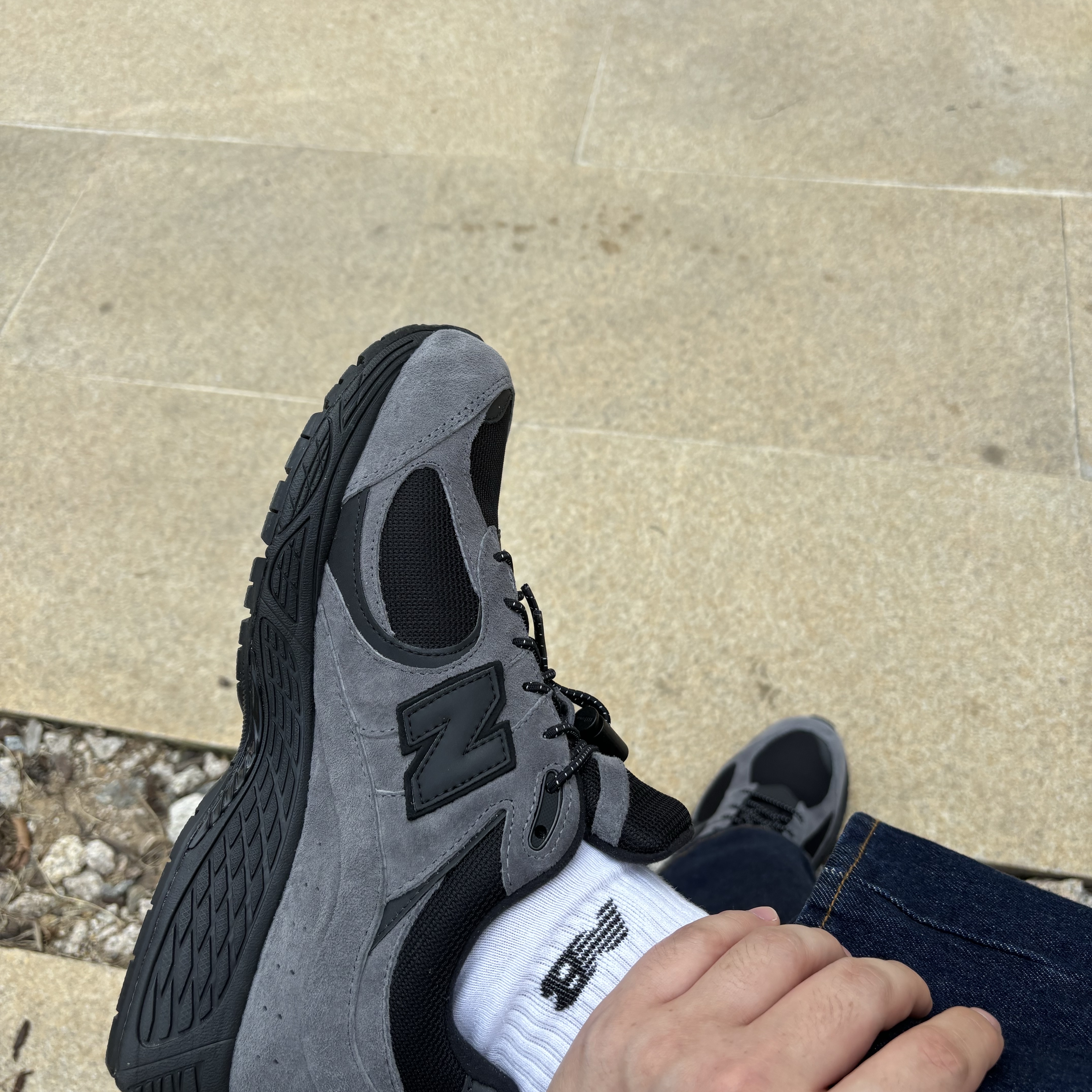 New Balance x JJJJound 2002R Gore-Tex Charcoal 착용 스타일