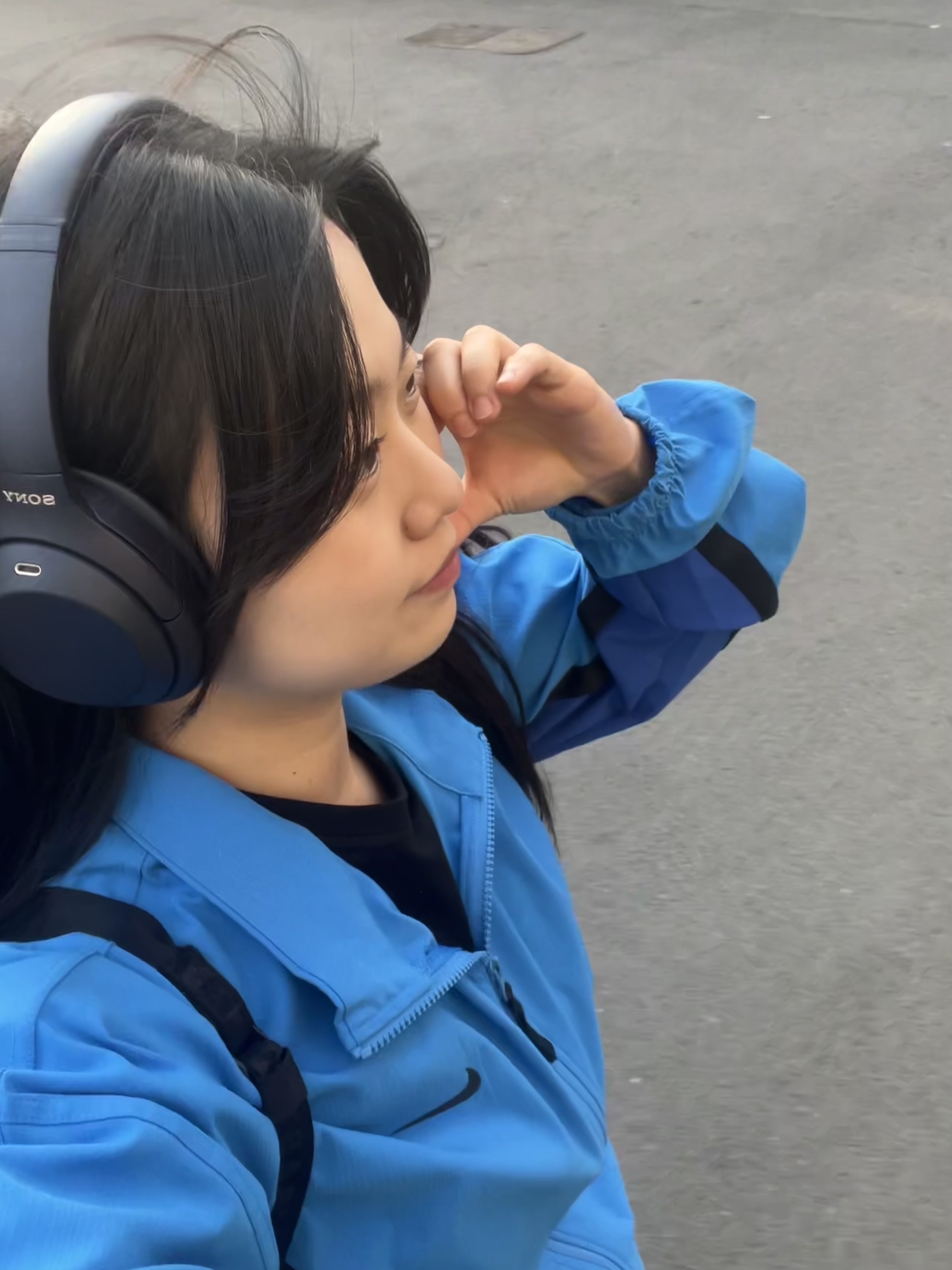 Sony WH-1000XM4 Midnight Blue (Korean Ver.), Needles H.D. Track Pants Poly Smooth Royal 착용 스타일 - 1