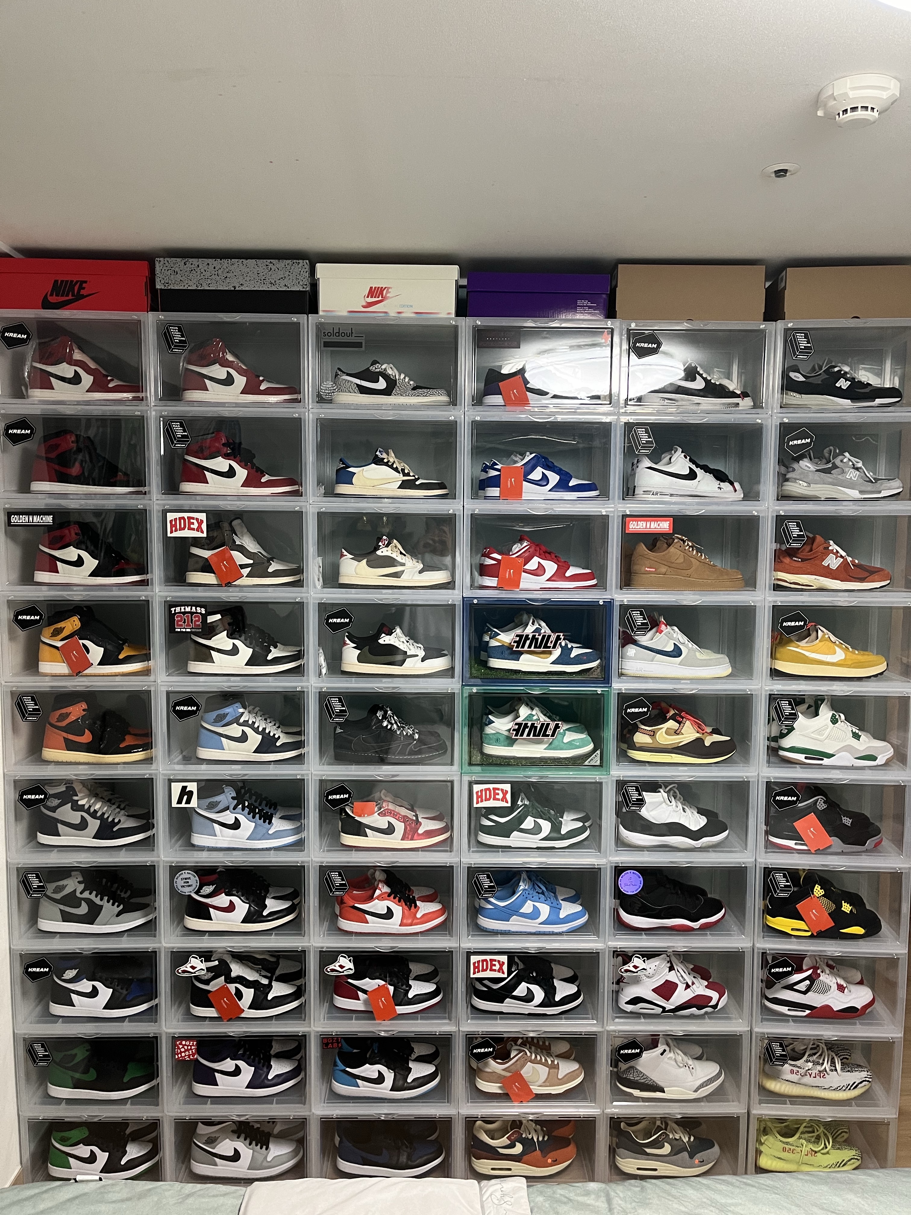 Jordan 1 x Travis Scott Retro Low OG SP Sail and Ridgerock, Jordan 1 x Travis Scott Retro Low OG SP Black Phantom 착용 스타일