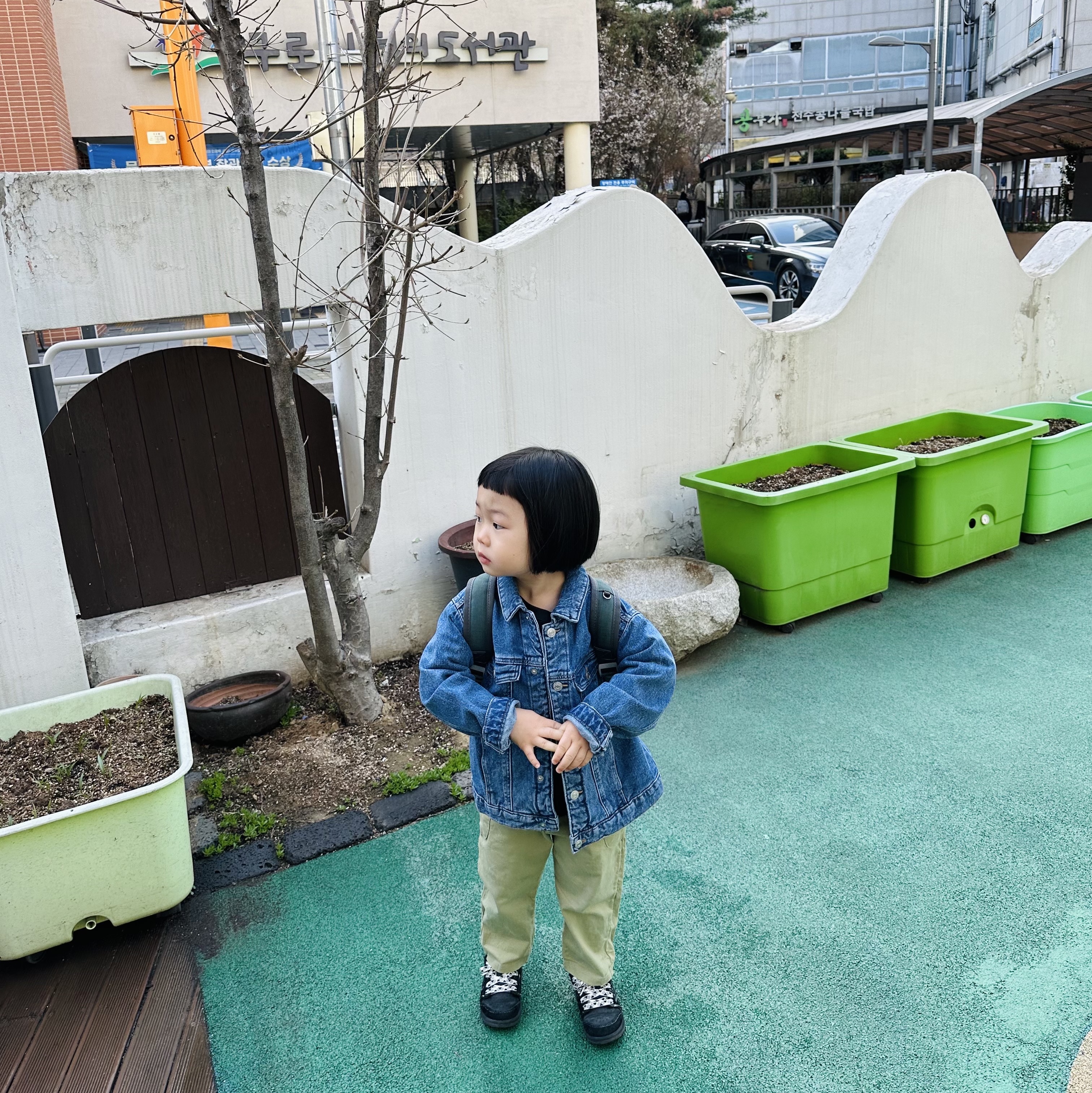 (Kids) Uniqlo UT x Kaws Long Sleeve Sweatshirt Black, (TD) Jordan 1 x Travis Scott Retro Low OG SP Black Phantom 착용 스타일 - 2