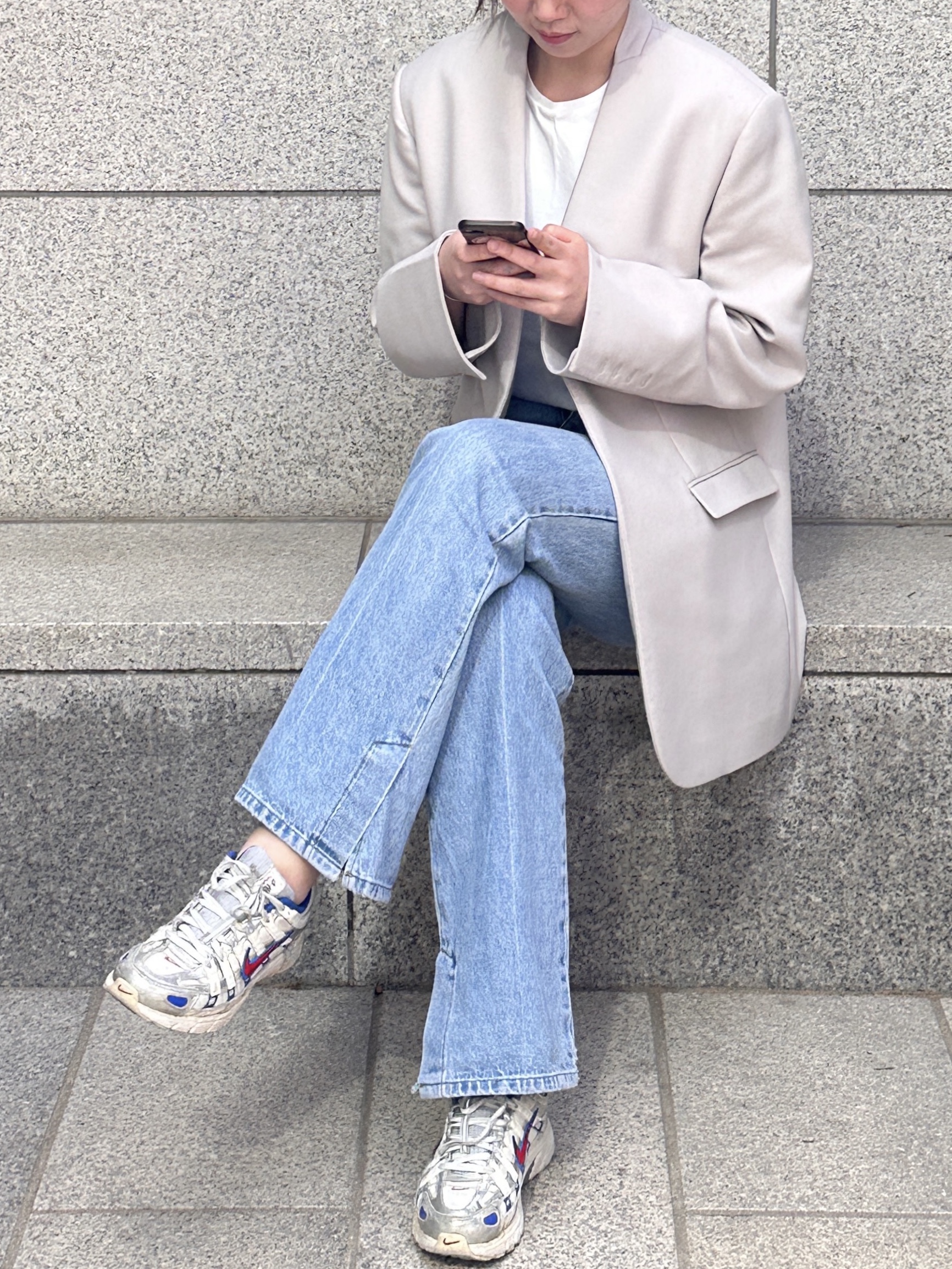 [KREAM 단독] L'H.A.S De Oversized Collarless Mens Jacket - Light Beige, [KREAM 단독] L'H.A.S De Oversized Collarless Mens Jacket - Dark Navy 착용 스타일 - 2