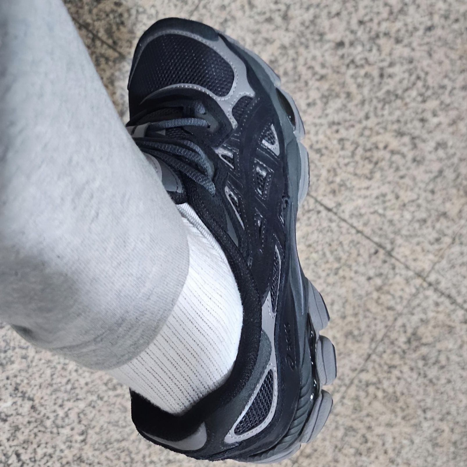 Asics Gel-Kayano 14 Cream Pure Silver, Asics Gel-Kayano Legacy White Black 착용 스타일 - 8