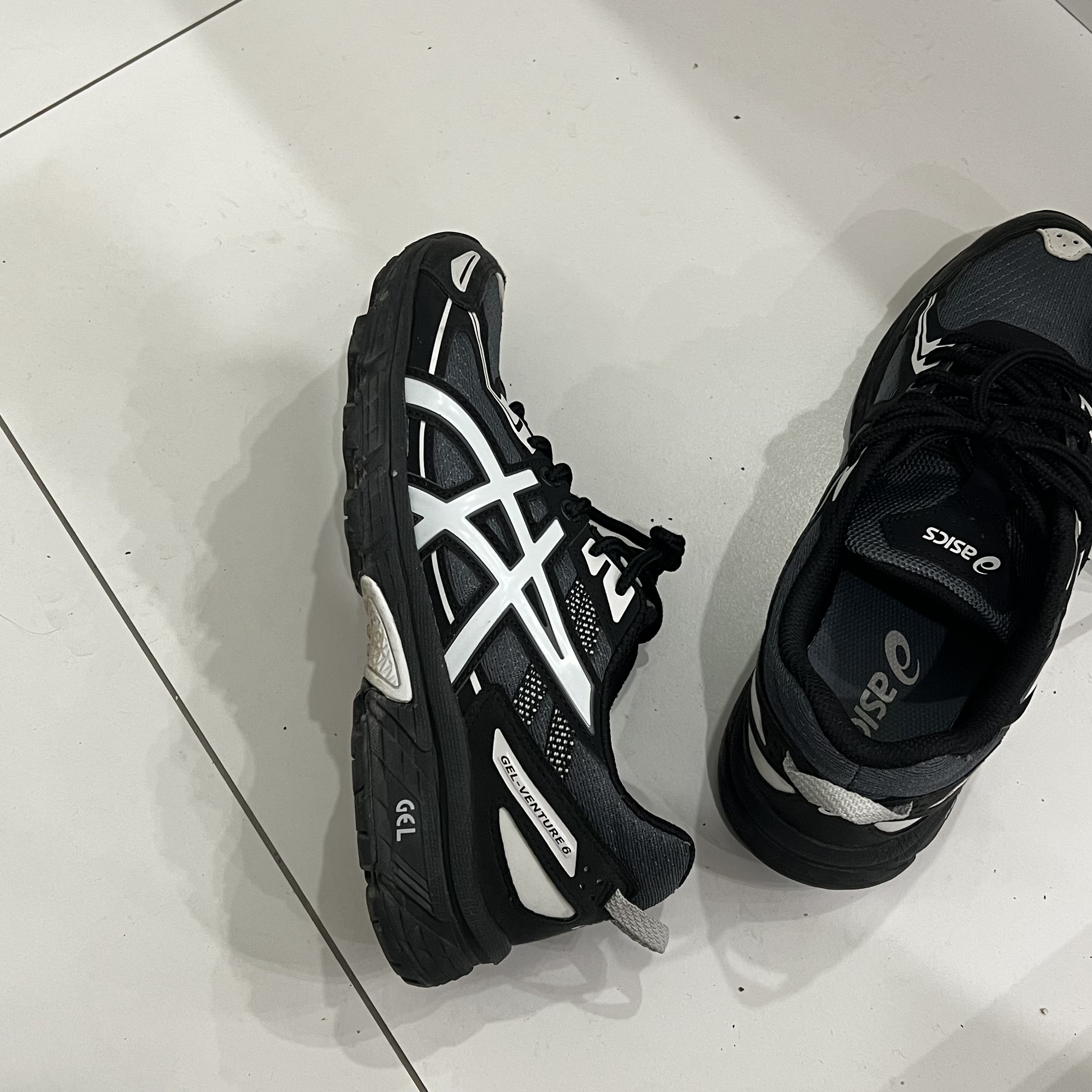 Asics Gel-Venture 6 Carrier Grey 착용 스타일