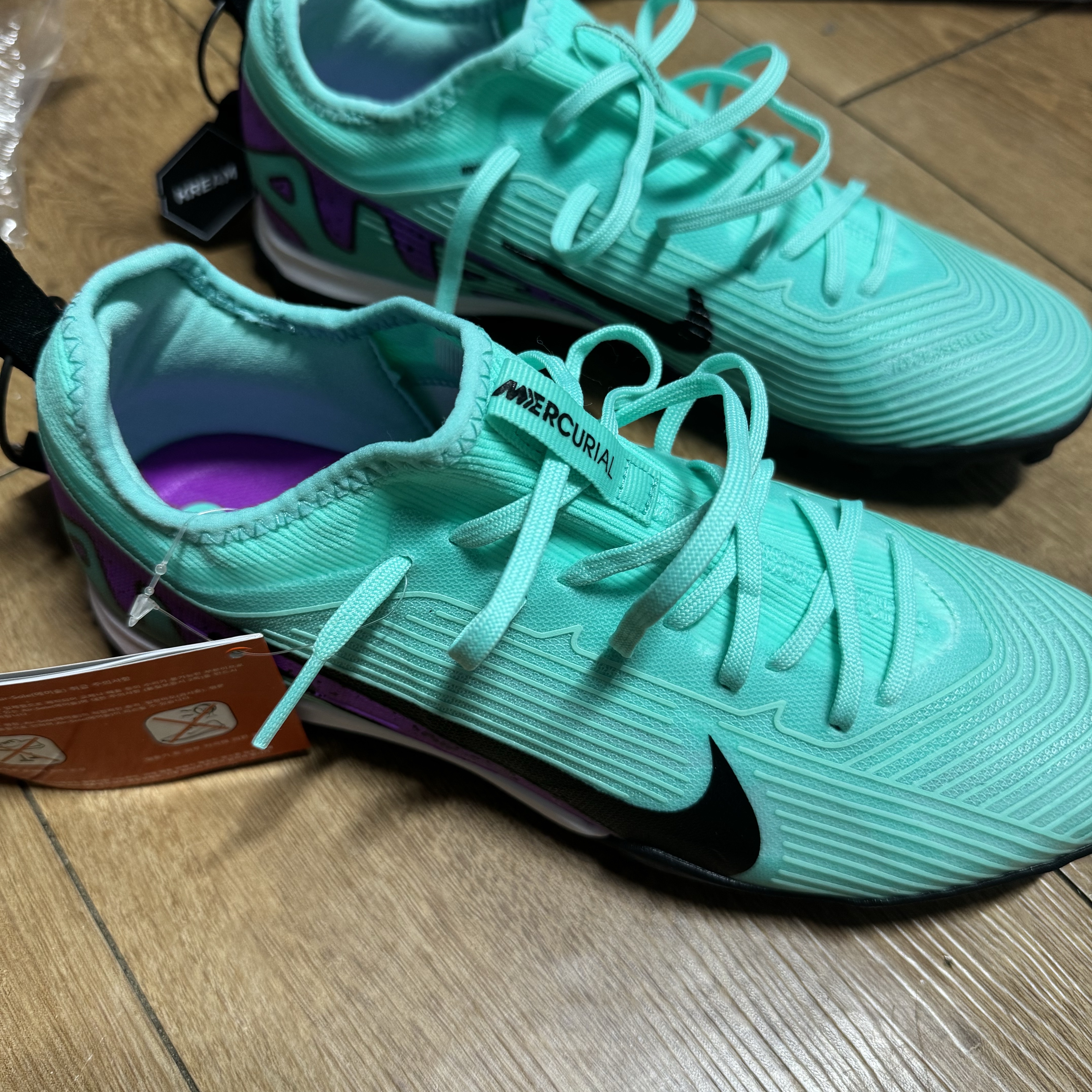 Nike Zoom Mercurial Vapor 15 Pro TF Hyper Turquoise Fuchsia Dream 착용 스타일 - 2