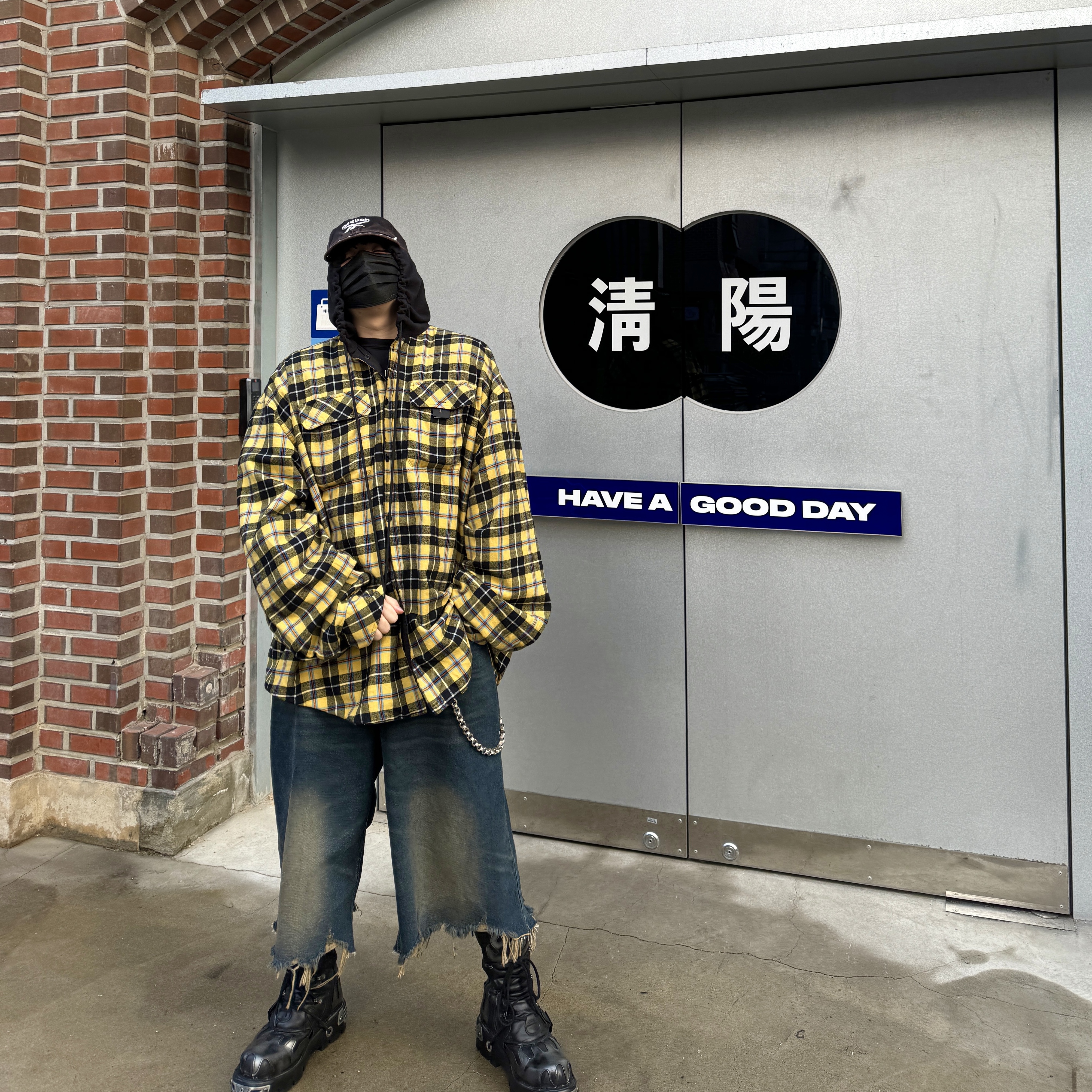 Project G/R Reversible Hoodie Check Shirts Black Yellow, New Rock x Jaded London Scar Reactor Boots Black 착용 스타일 - 2