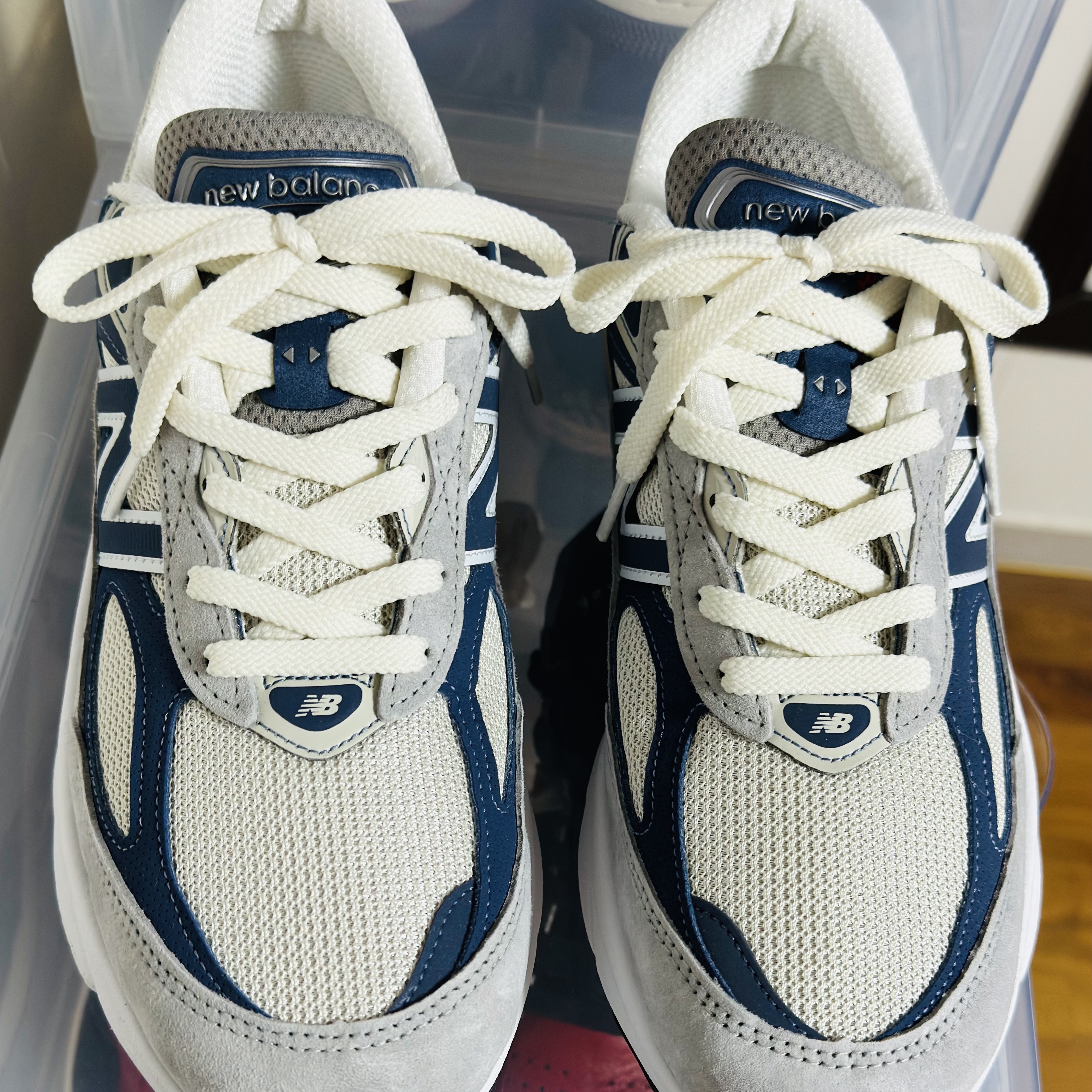 New Balance 990v6 Made in USA Gray Suede 착용 스타일 - 3