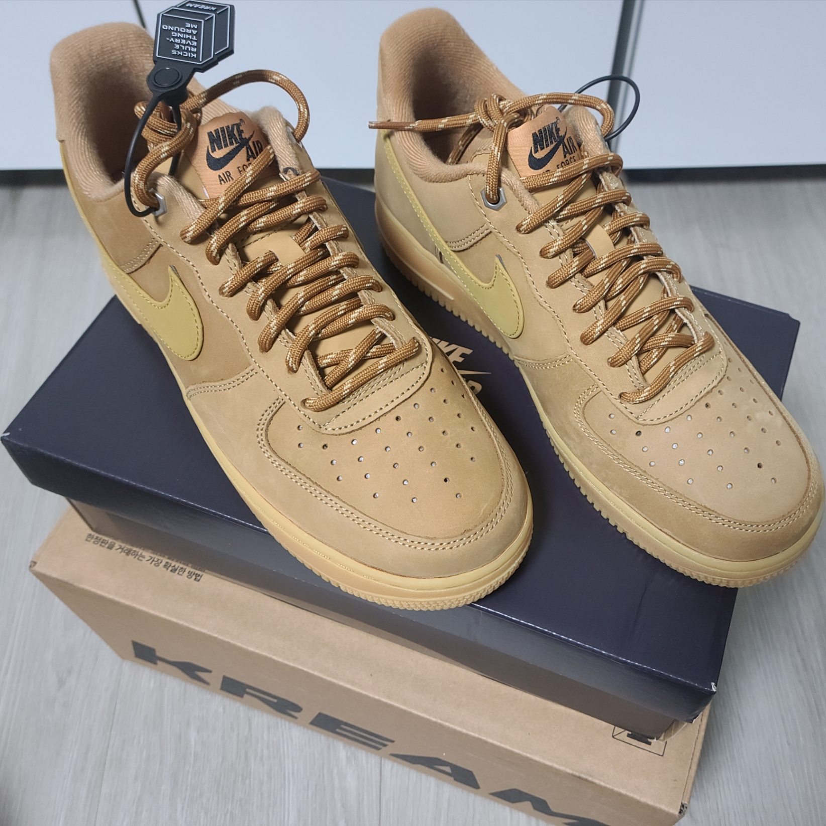 Nike Air Force 1 '07 WB Flax 착용 스타일