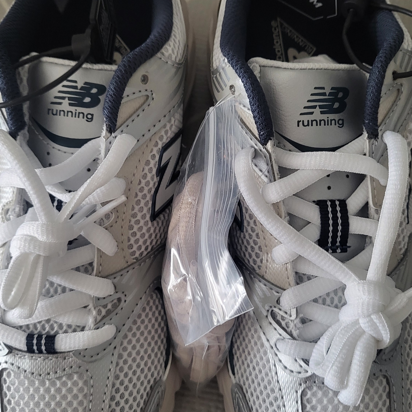 New Balance 530 Steel Grey 착용 스타일 - 2