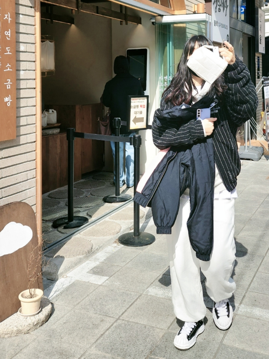 Nike x Stussy NRG Striped Wool Jacket Black (DR4023-010), Maison Mihara Yasuhiro Blakey OG Sole Canvas Low-top Sneakers Black White 착용 스타일 - 2