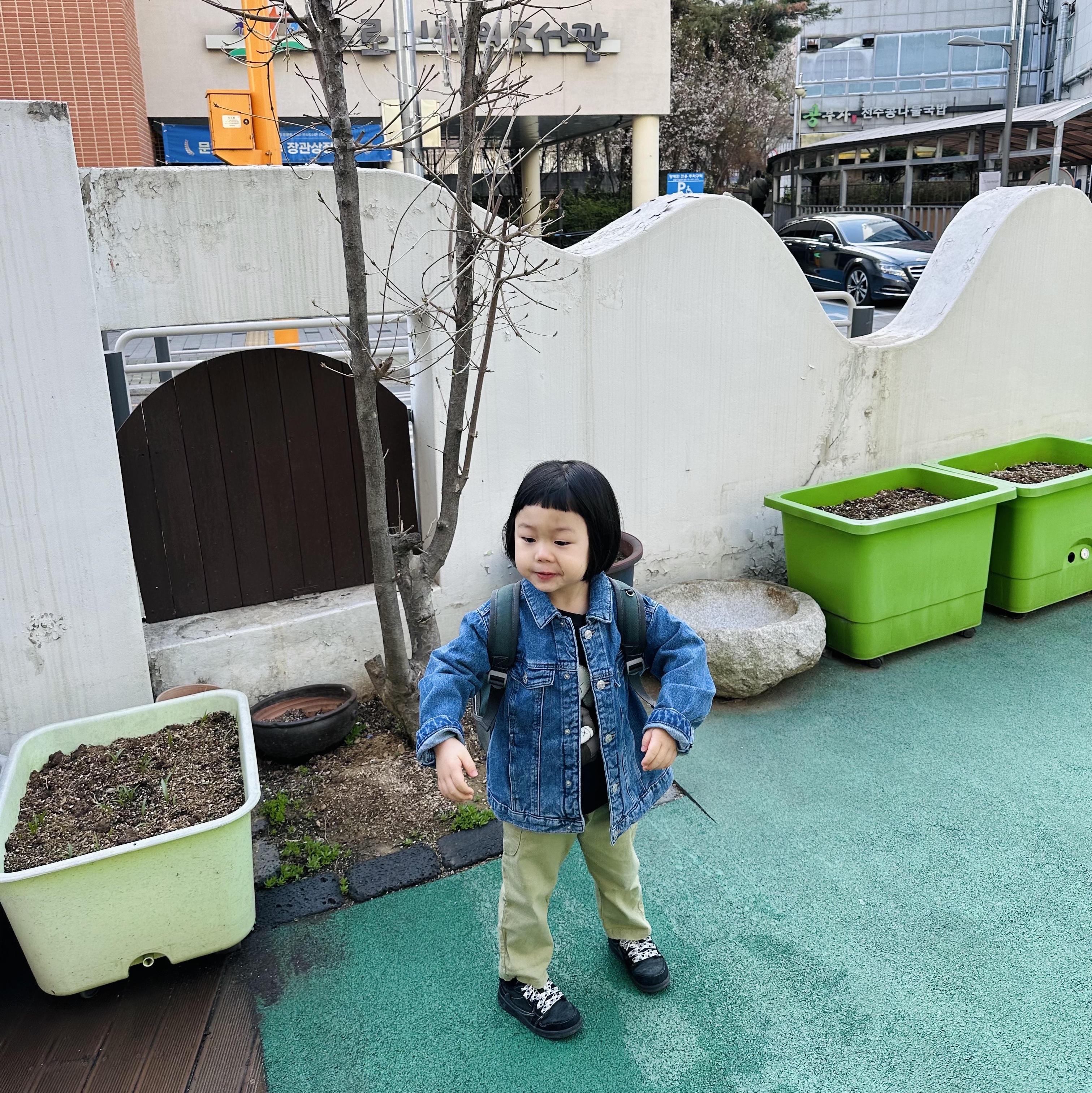 (Kids) Uniqlo UT x Kaws Long Sleeve Sweatshirt Black, (TD) Jordan 1 x Travis Scott Retro Low OG SP Black Phantom 착용 스타일 - 1