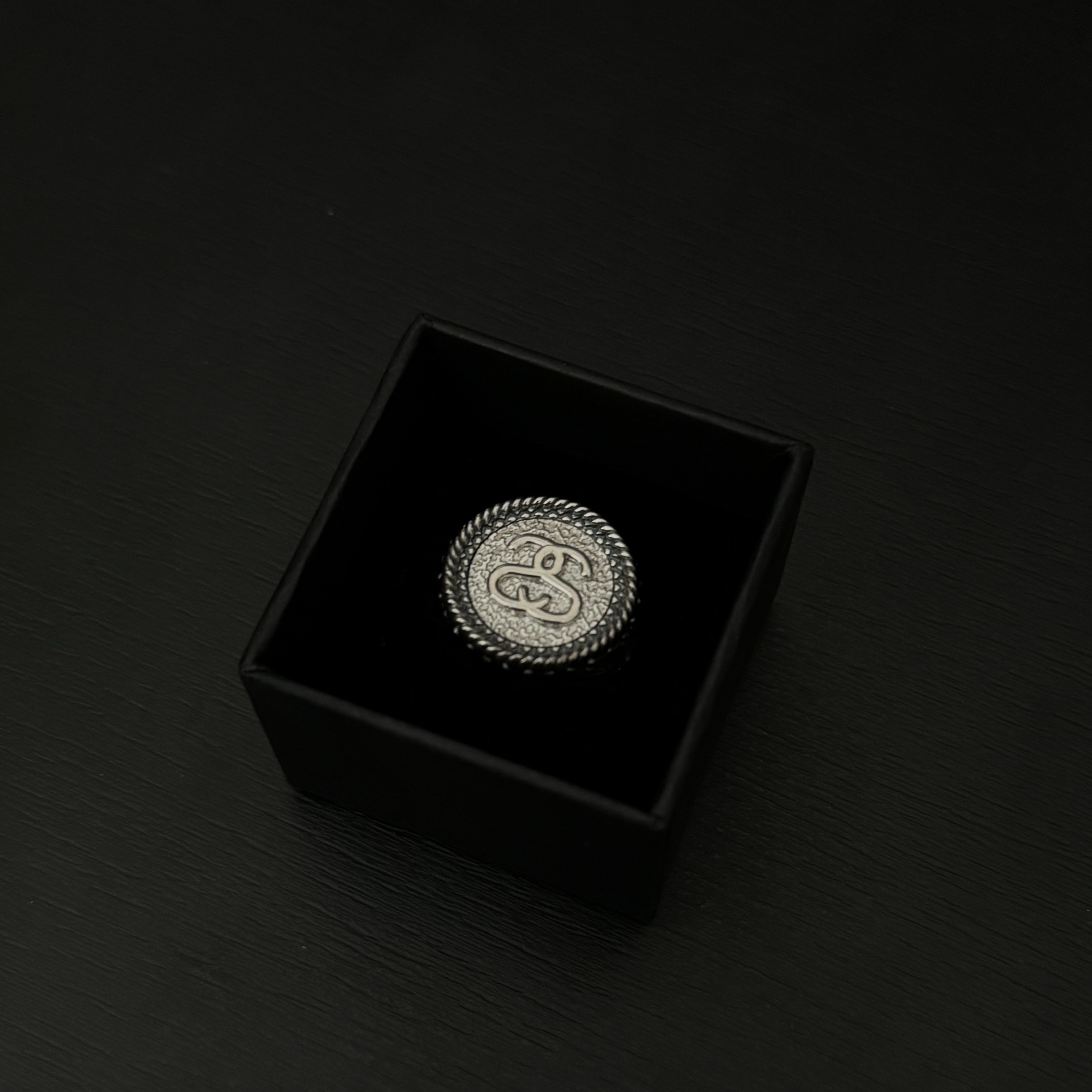 Stussy Sovereign Ring Sterling Silver 착용 스타일