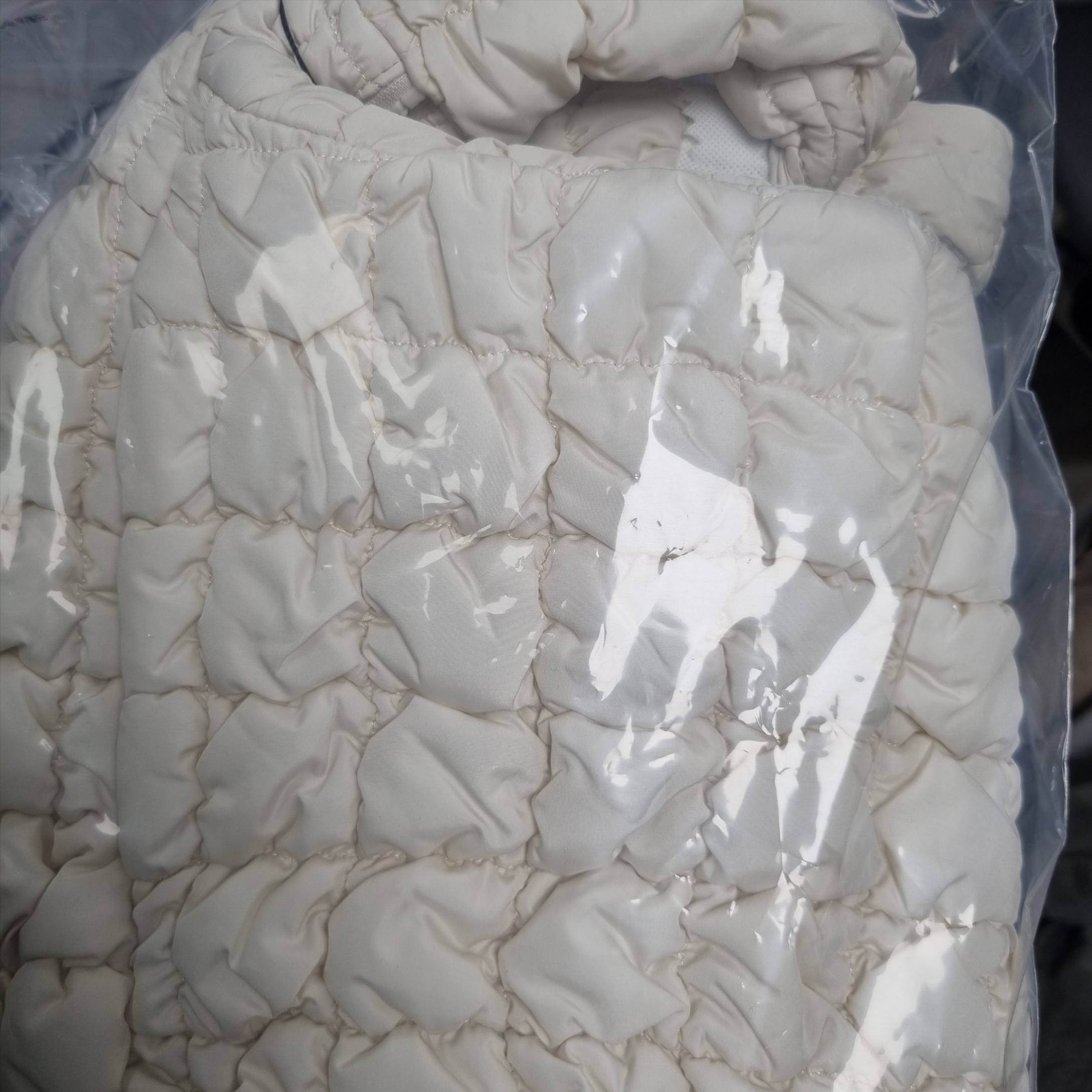 COS Quilted Oversized Shoulder Bag Off White Light Beige 착용 스타일