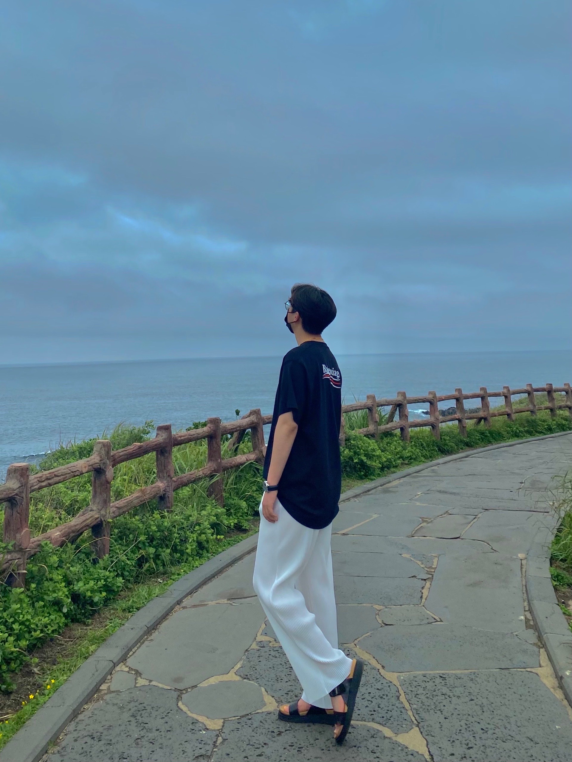 Balenciaga Political Campaign Large Fit T-Shirt Black, TAG Heuer Carrera Calibre 16 Automatic Chronograph Steel Blue 착용 스타일