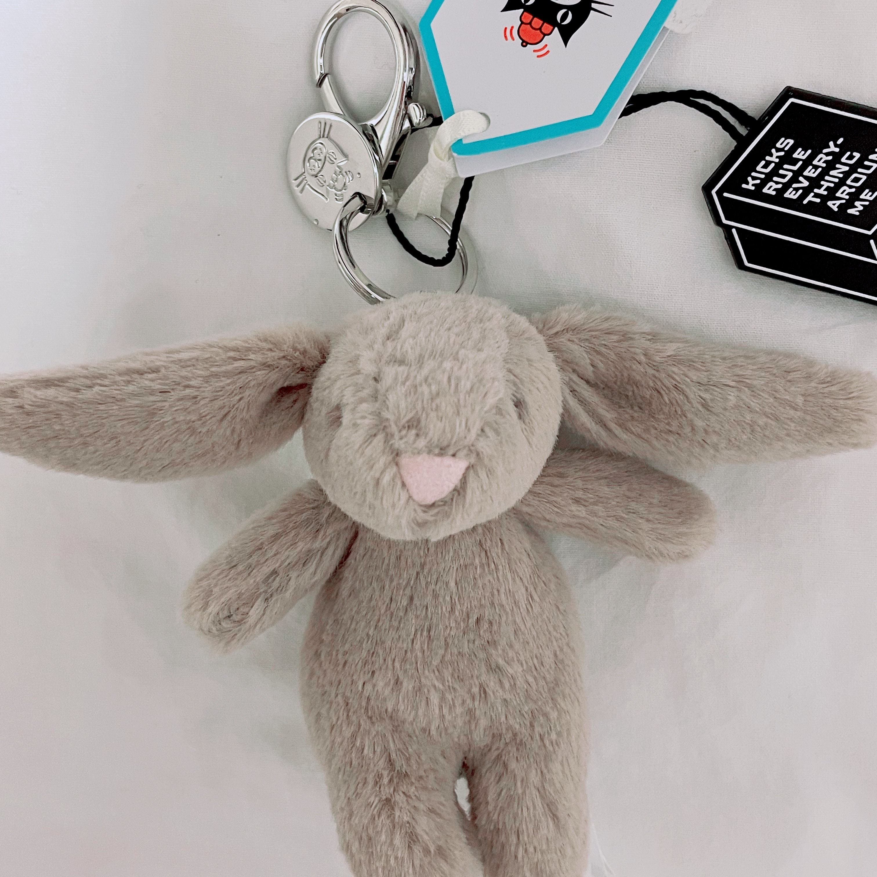 Jellycat Bashful Bunny Bag Charm Beige 착용 스타일