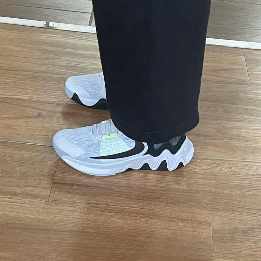 Nike Giannis Immortality 2 EP White Black 착용 스타일 - 4