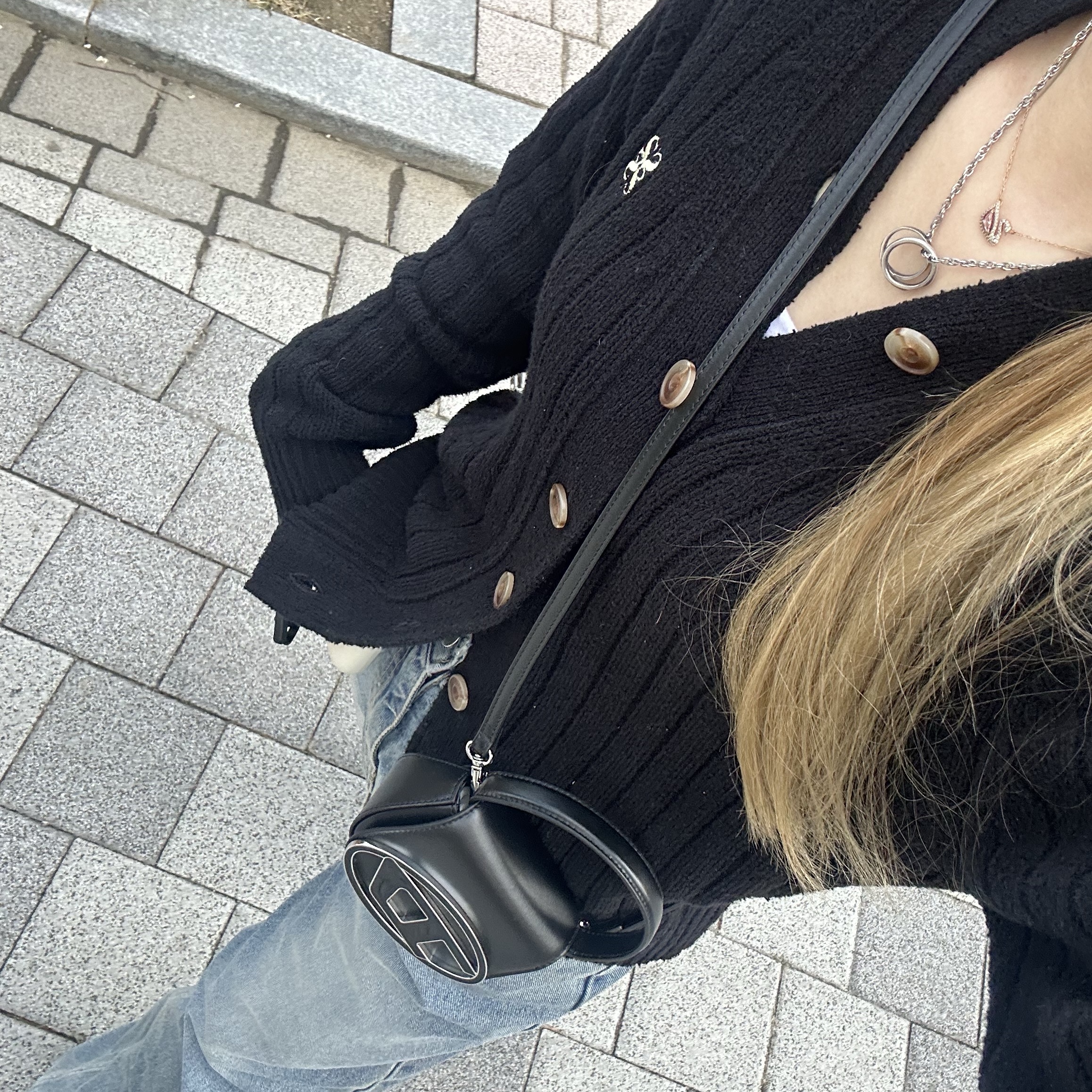Diesel 1DR Mini Bag Plaque Black 착용 스타일