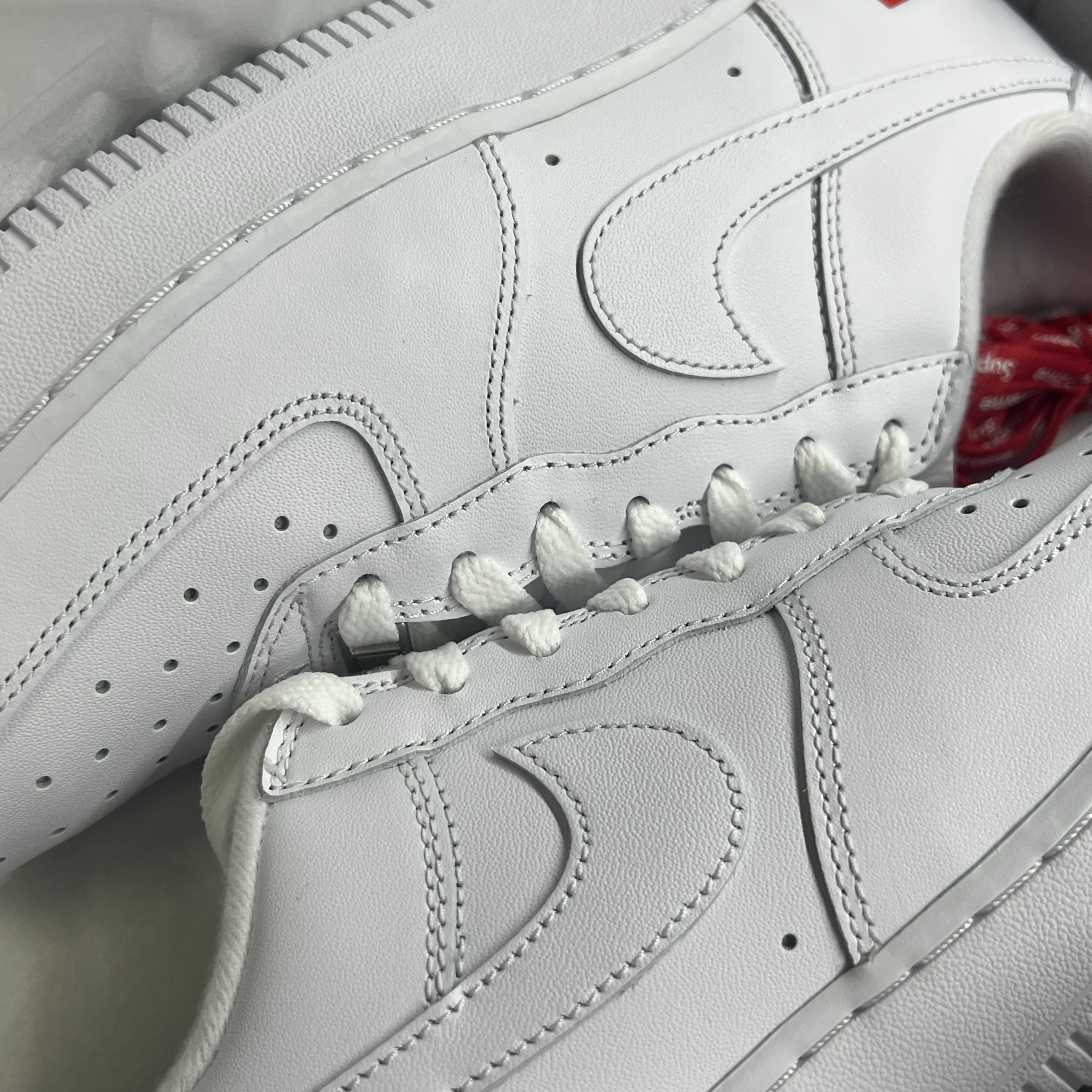 Nike x Supreme Air Force 1 Low White 착용 스타일